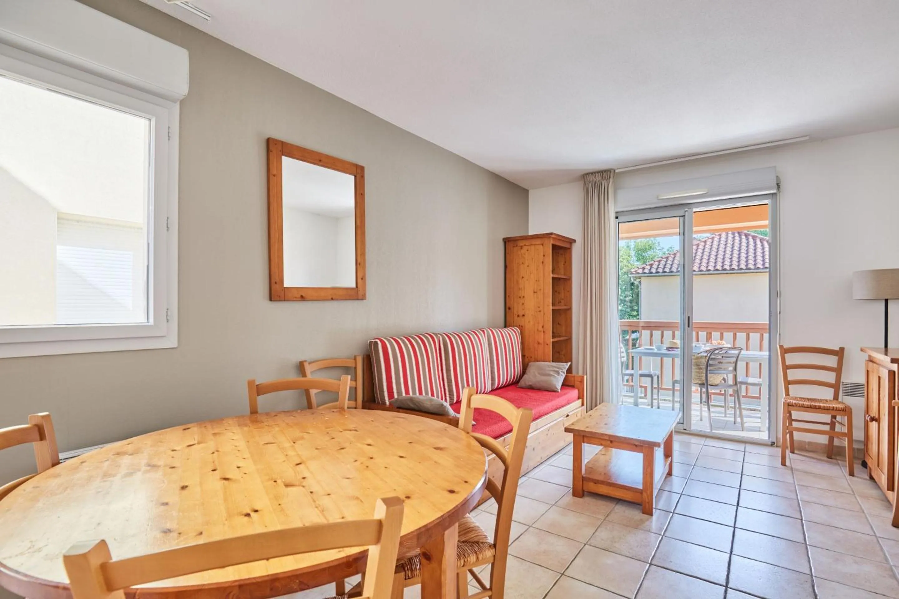 Dining area in Résidence Odalys Le Hameau du Moulin