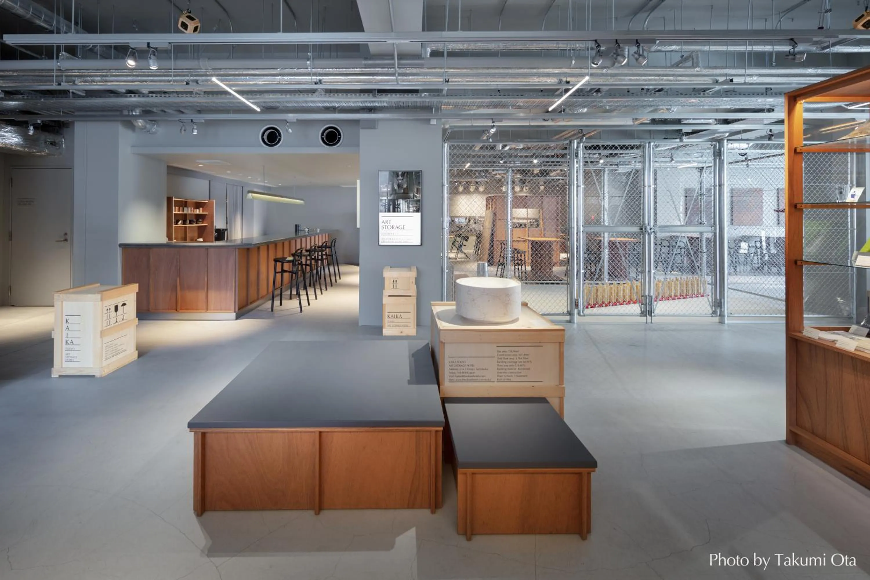 Lounge or bar in KAIKA Tokyo by THE SHARE HOTELS