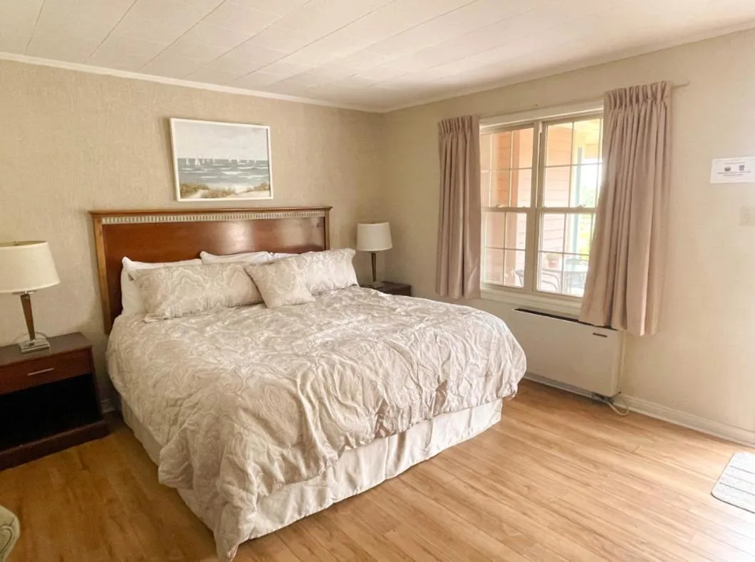 Bed in Silverwood Motel