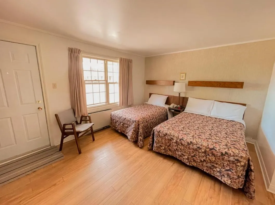 Bed in Silverwood Motel