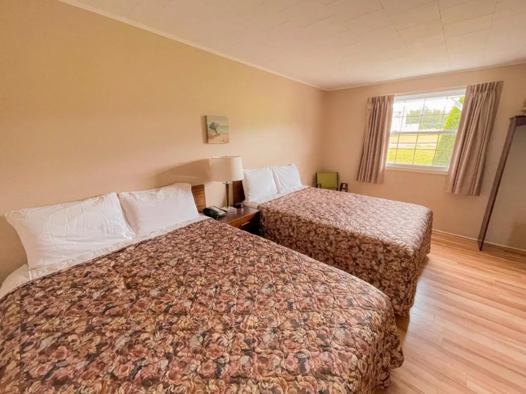 Bed in Silverwood Motel