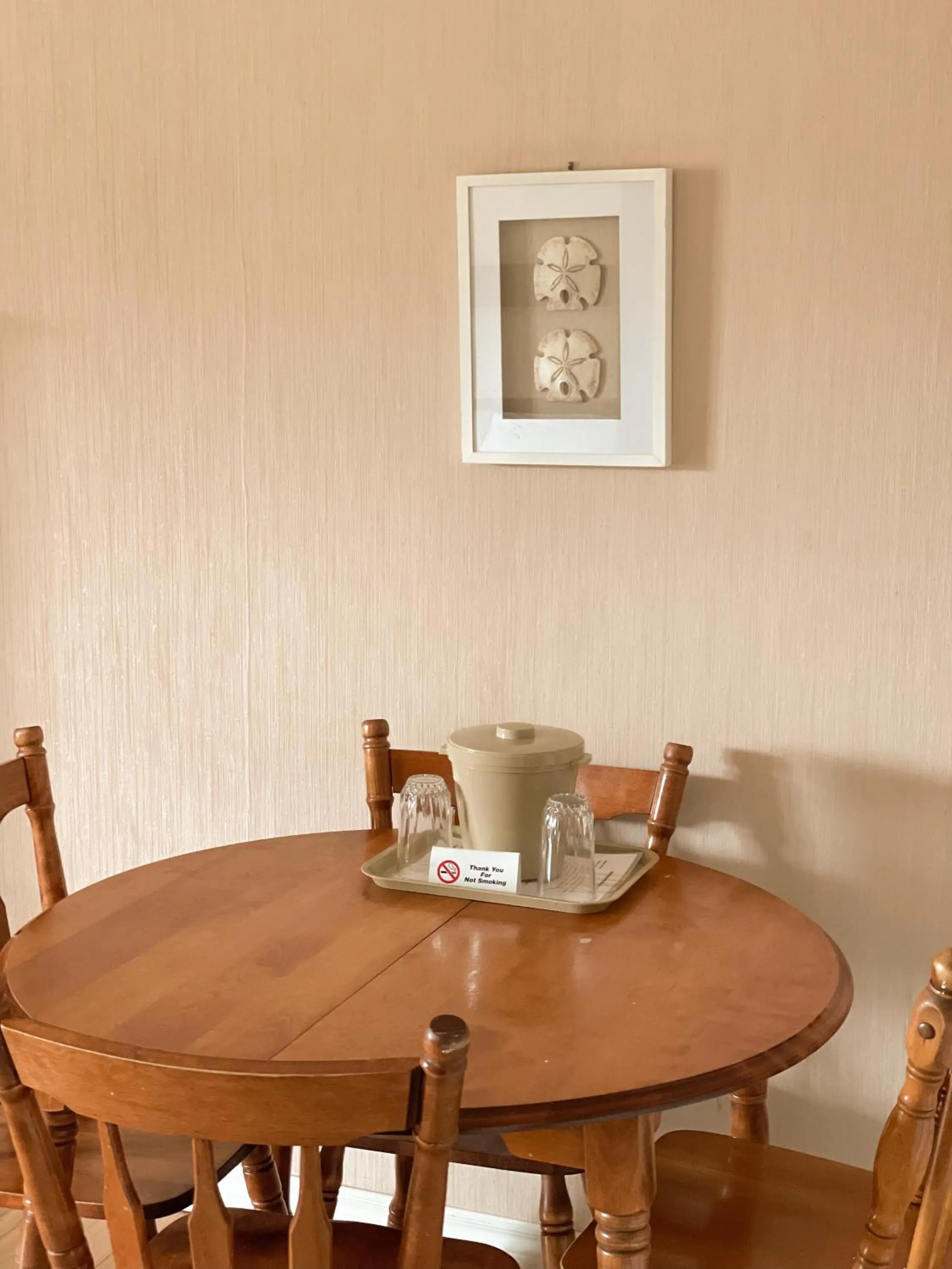 Dining area in Silverwood Motel