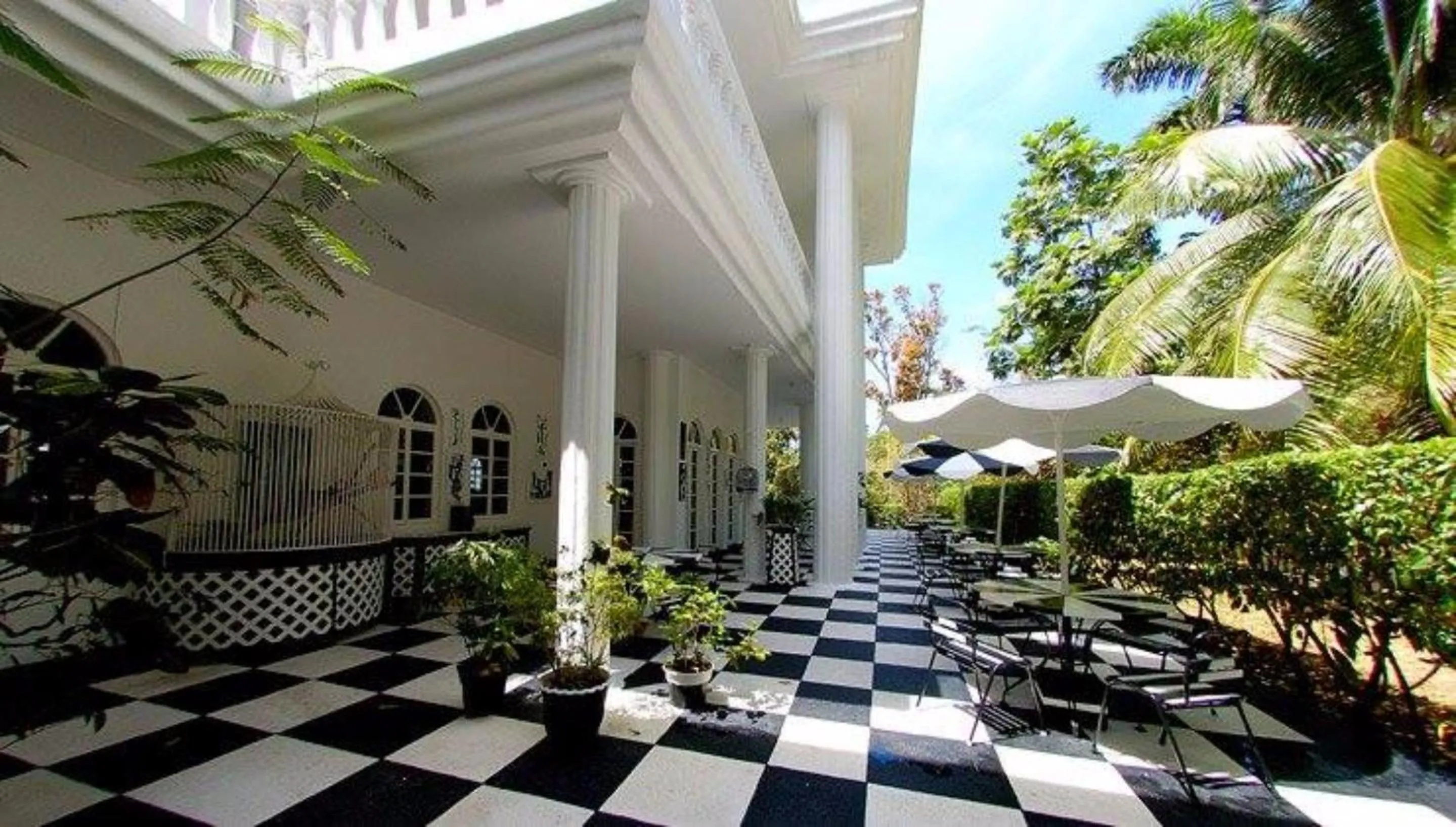 Patio in Jamaica Palace Hotel