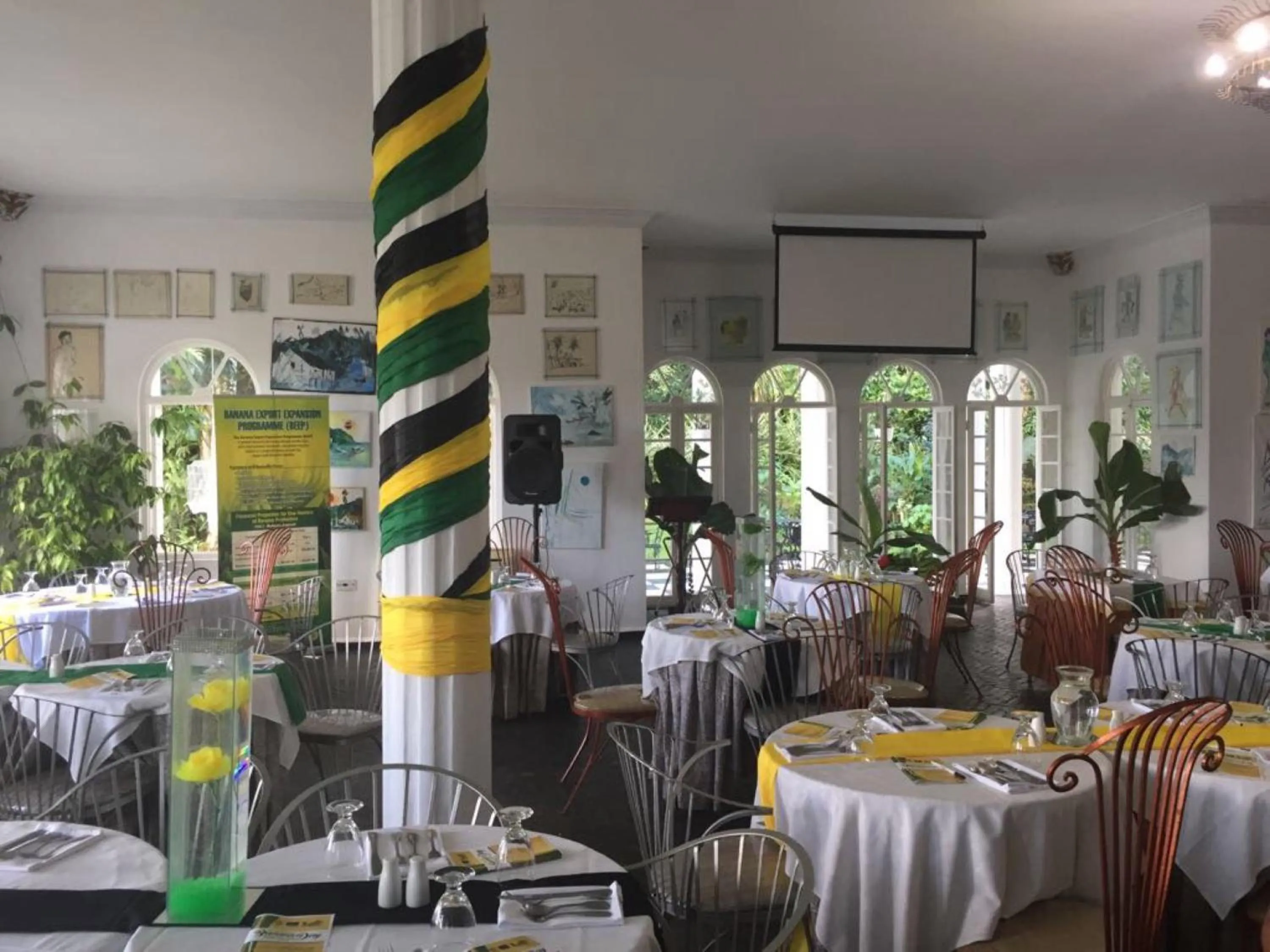 Restaurant/places to eat in Jamaica Palace Hotel