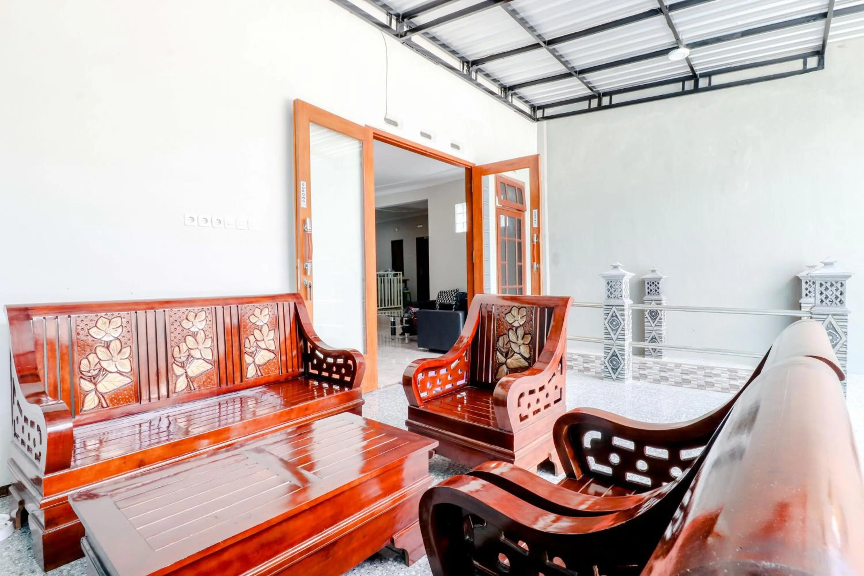 Seating area in Guesthouse Nusa Indah Syariah 2