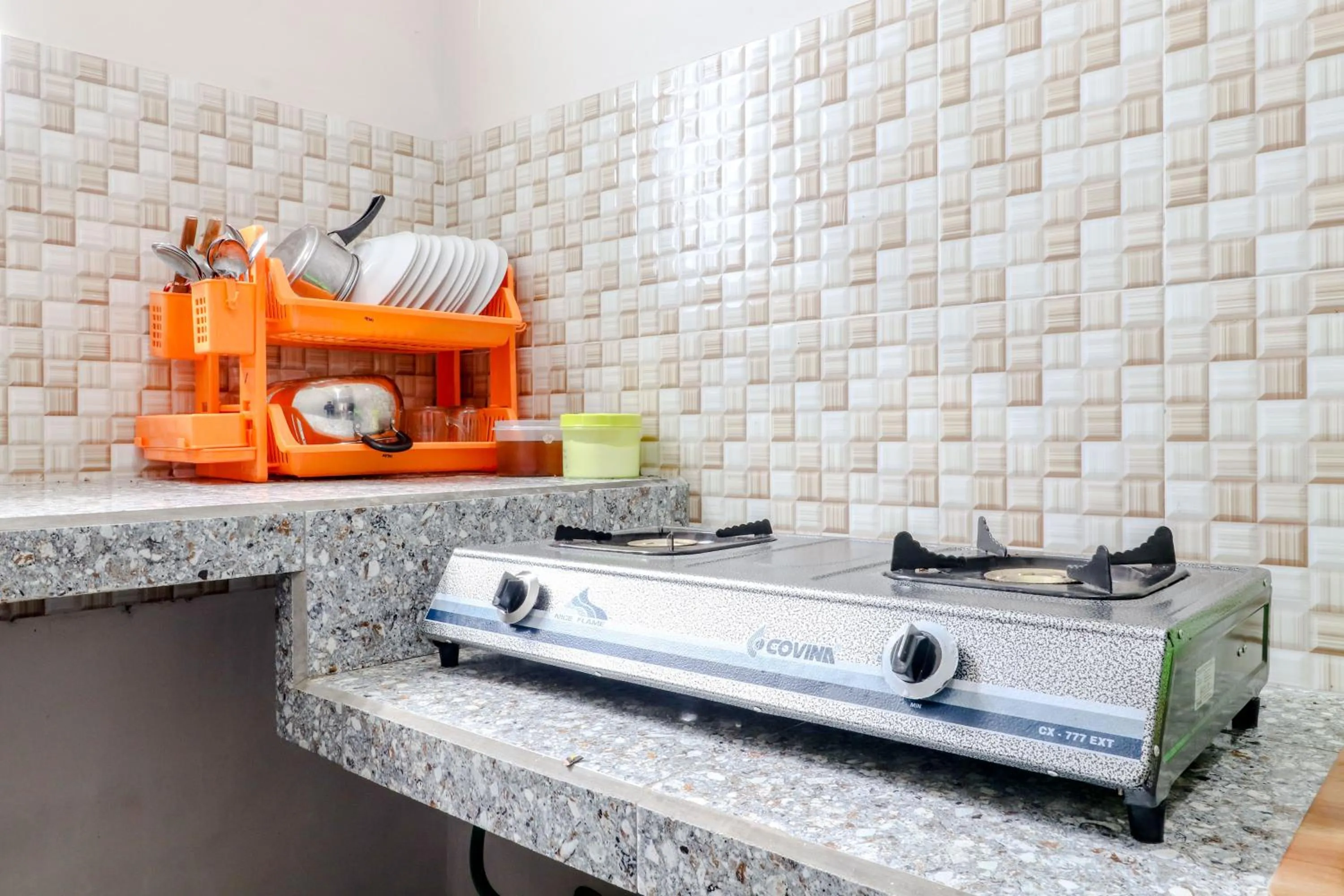 Kitchen or kitchenette in Guesthouse Nusa Indah Syariah 2