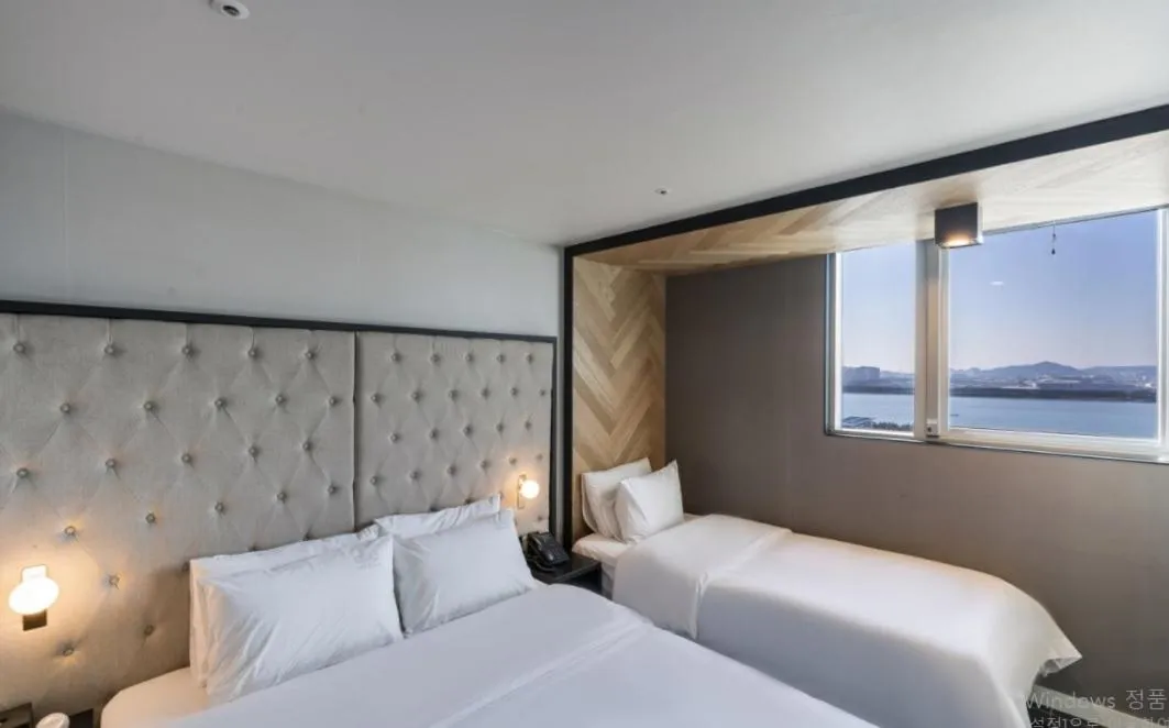 Property building, Bed in Hotel OU