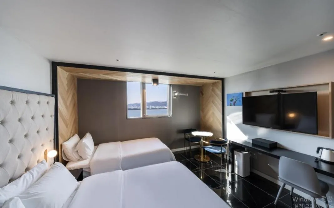 Property building, Bed in Hotel OU