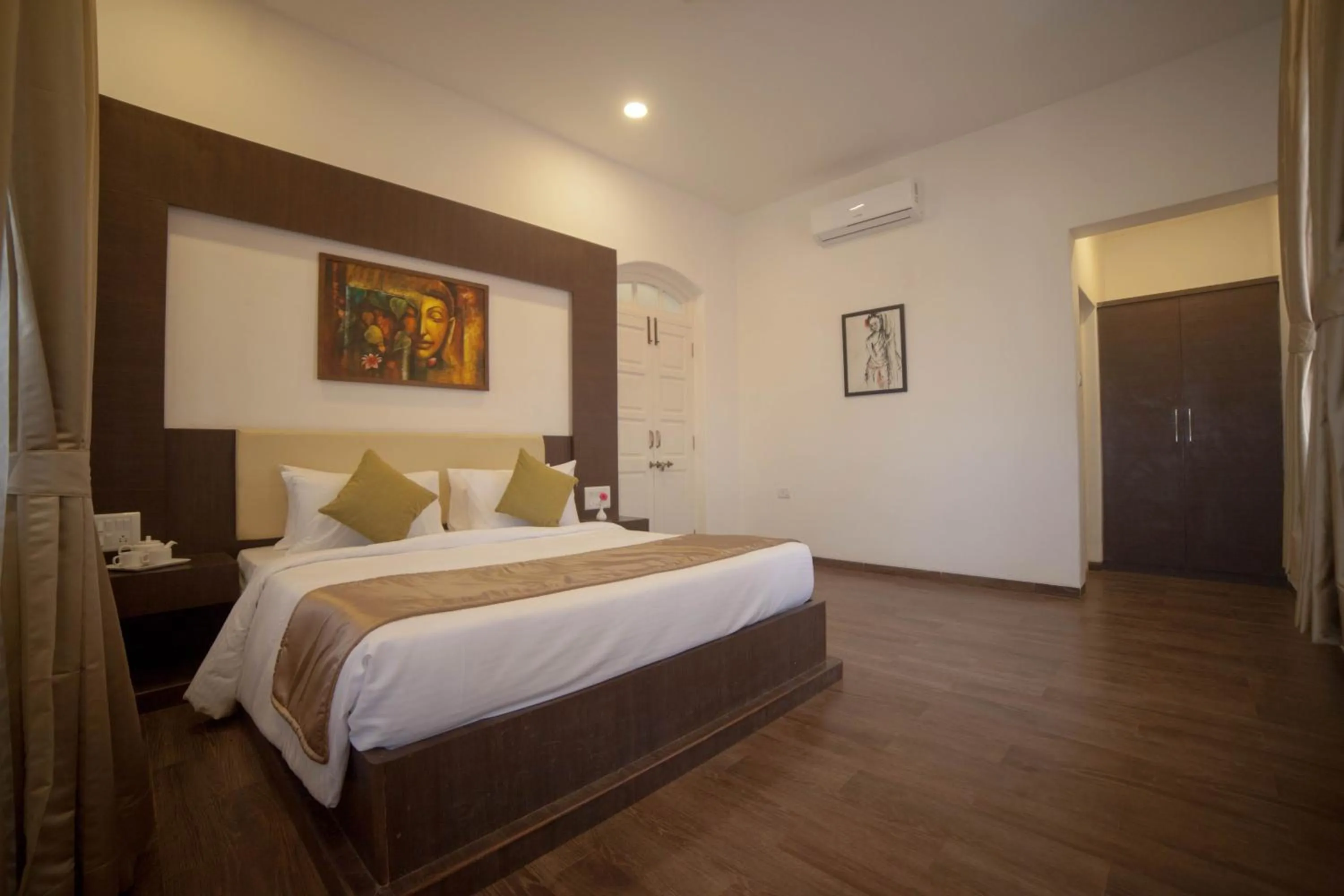 Bedroom, Bed in Regenta Place Green Leaf Mahabaleshwar