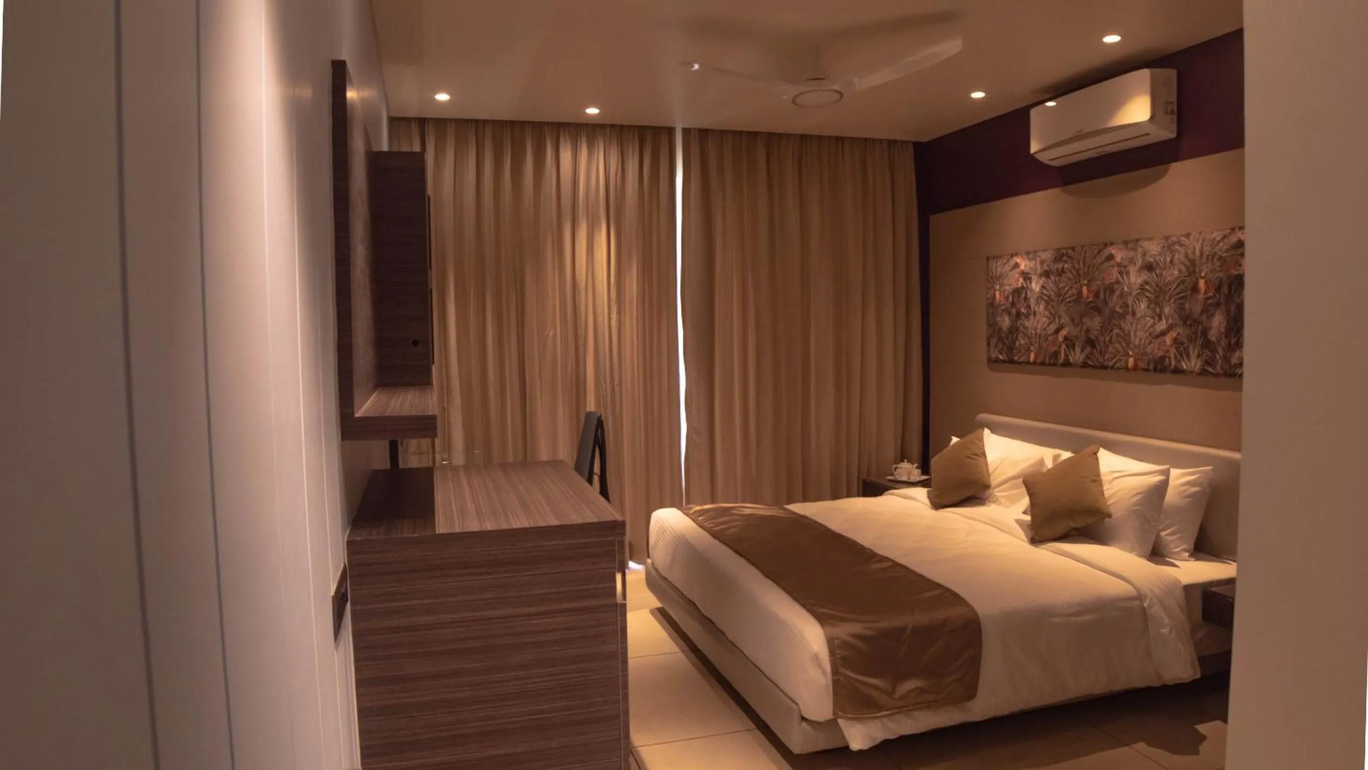 Bedroom, Bed in Regenta Place Green Leaf Mahabaleshwar