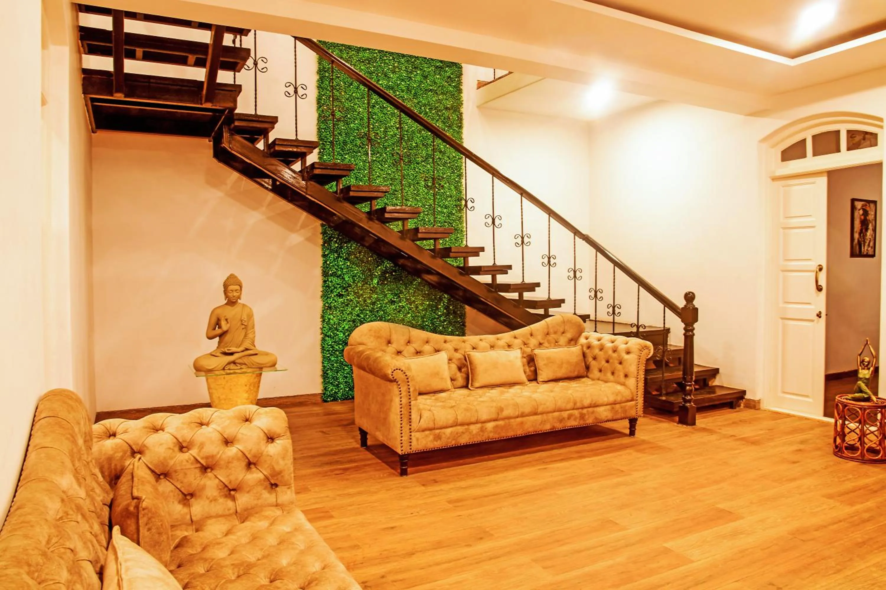 Living room in Regenta Place Green Leaf Mahabaleshwar