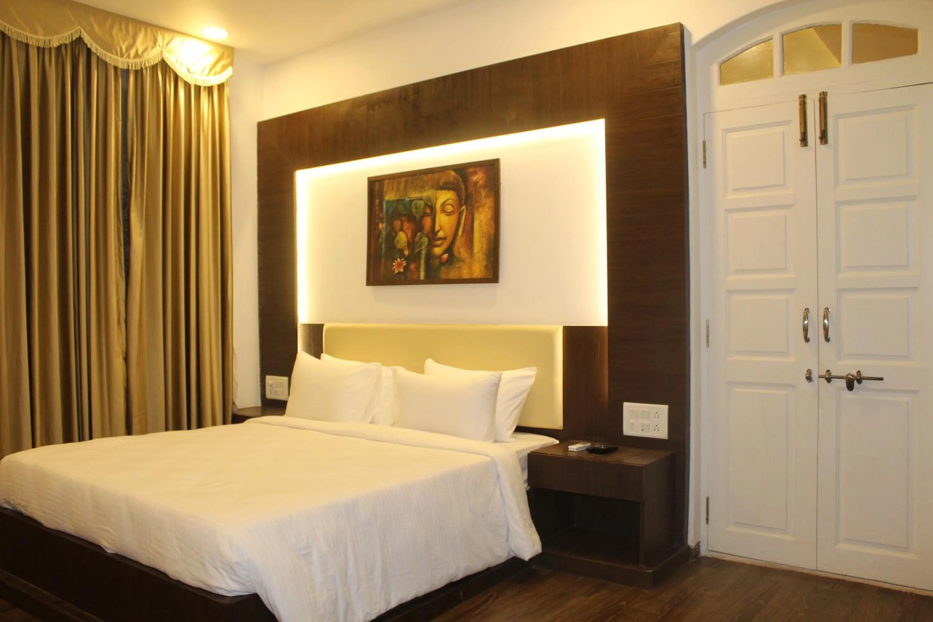 Bedroom, Bed in Regenta Place Green Leaf Mahabaleshwar