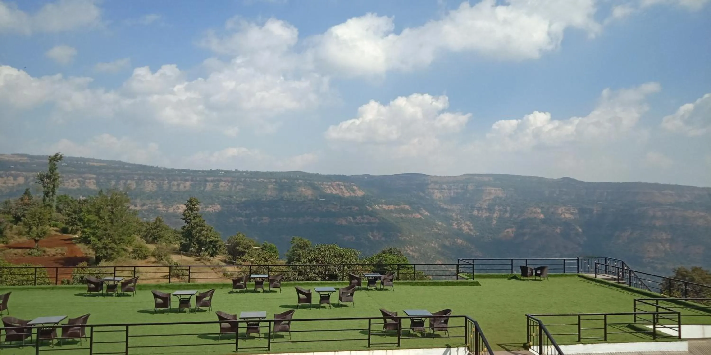 Mountain view in Regenta Place Green Leaf Mahabaleshwar