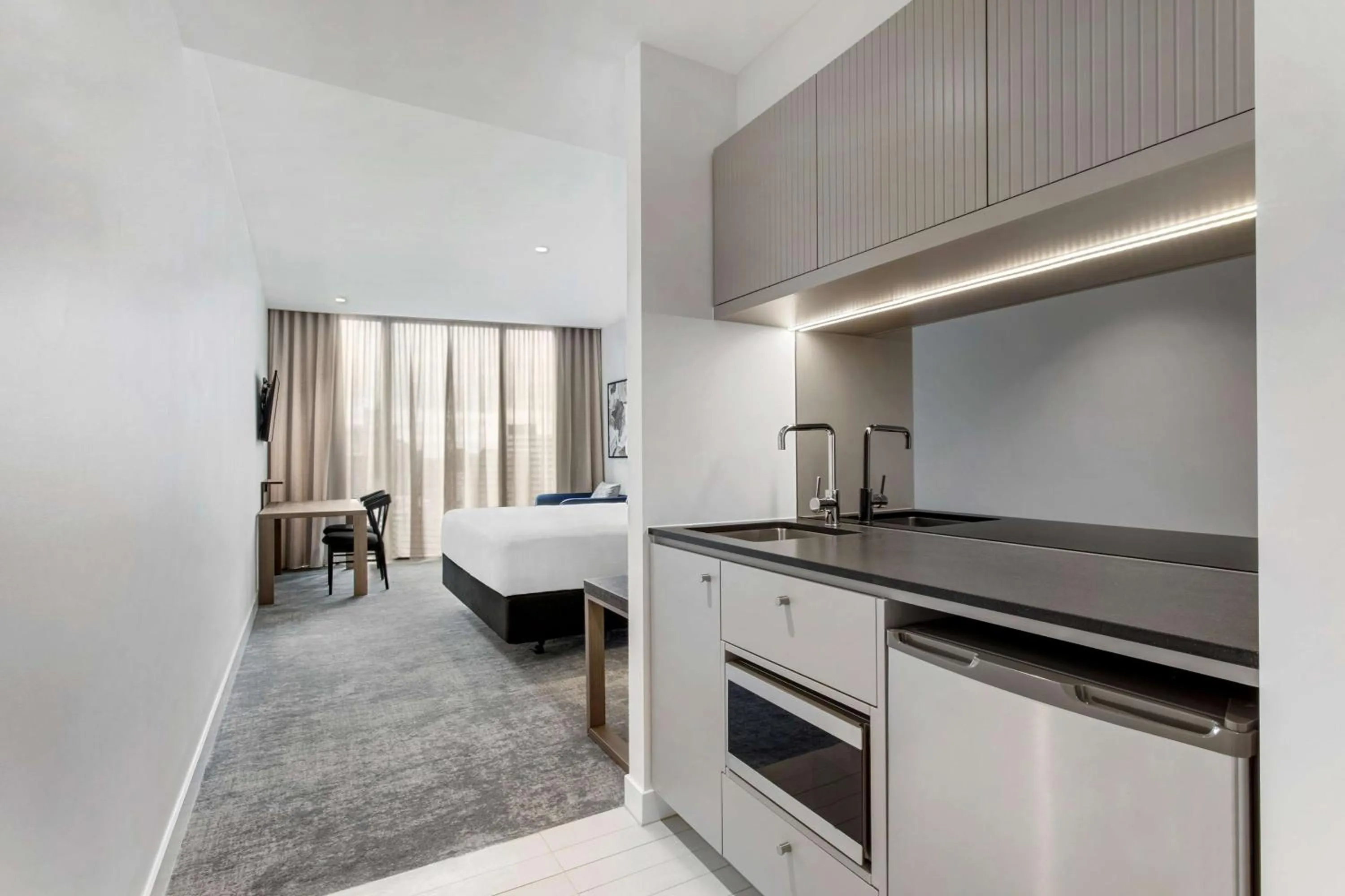 Coffee/tea facilities, Bed in Adina Apartment Hotel Melbourne Southbank