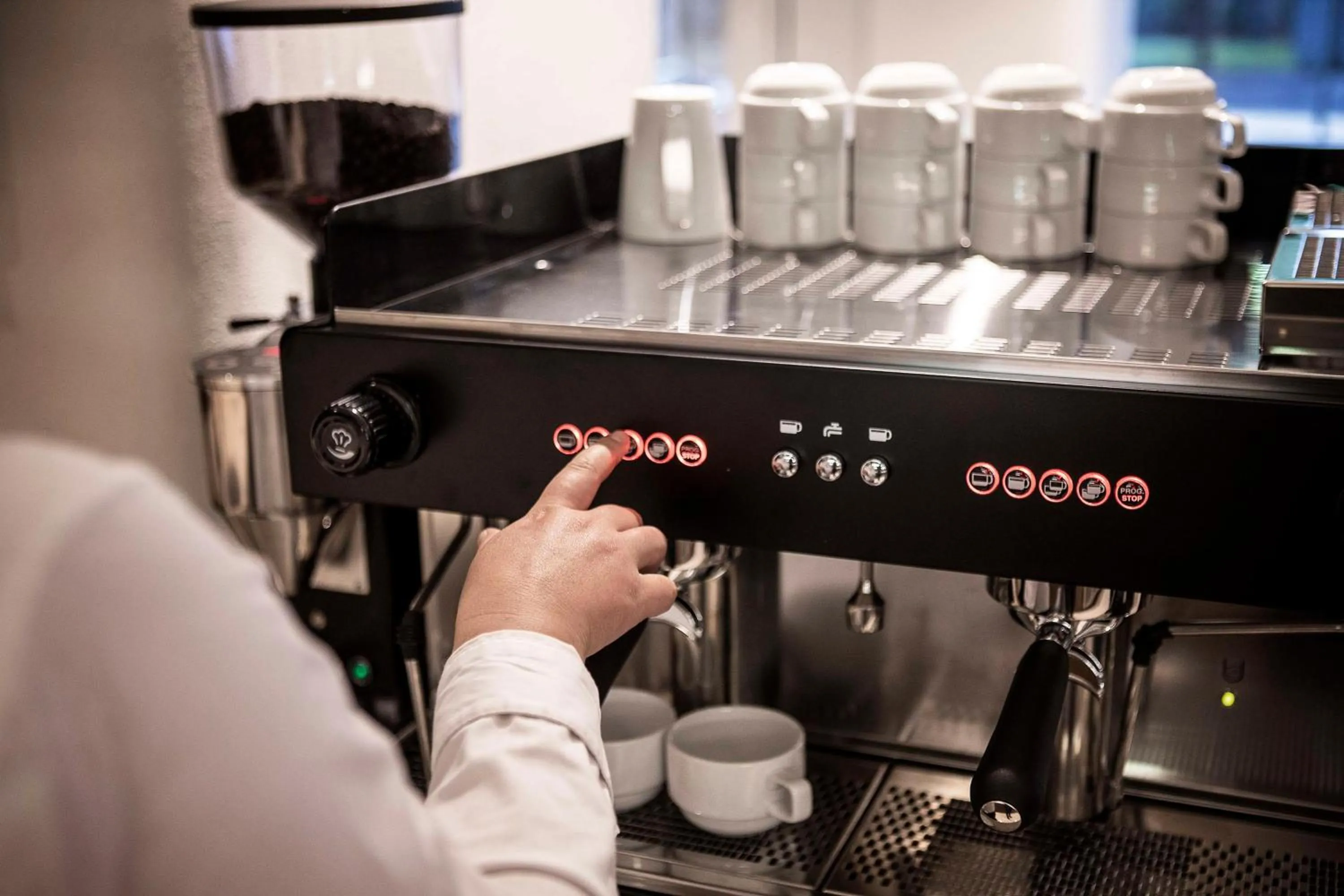 Food and drinks in Adina Apartment Hotel Melbourne Southbank