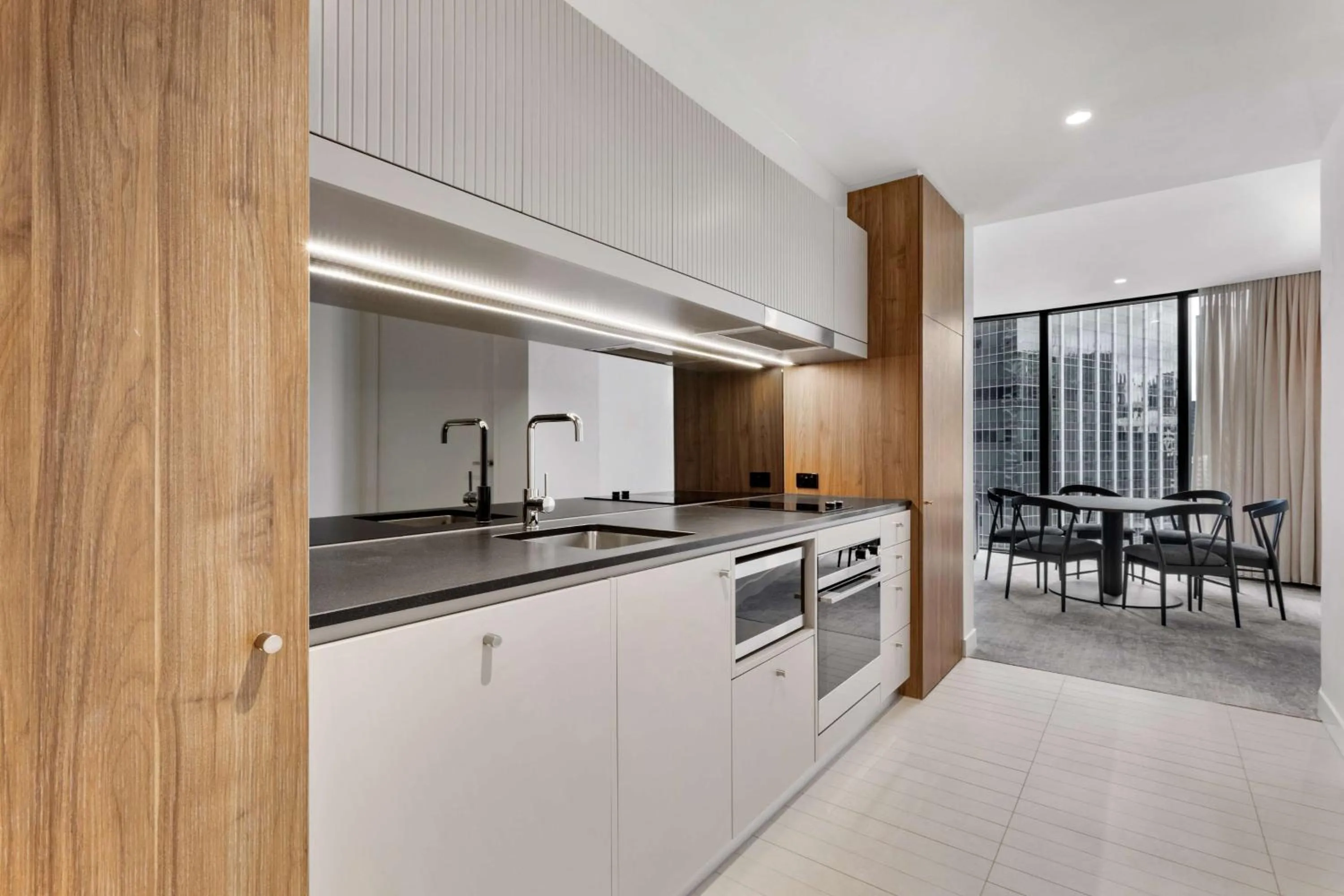 Kitchen or kitchenette in Adina Apartment Hotel Melbourne Southbank