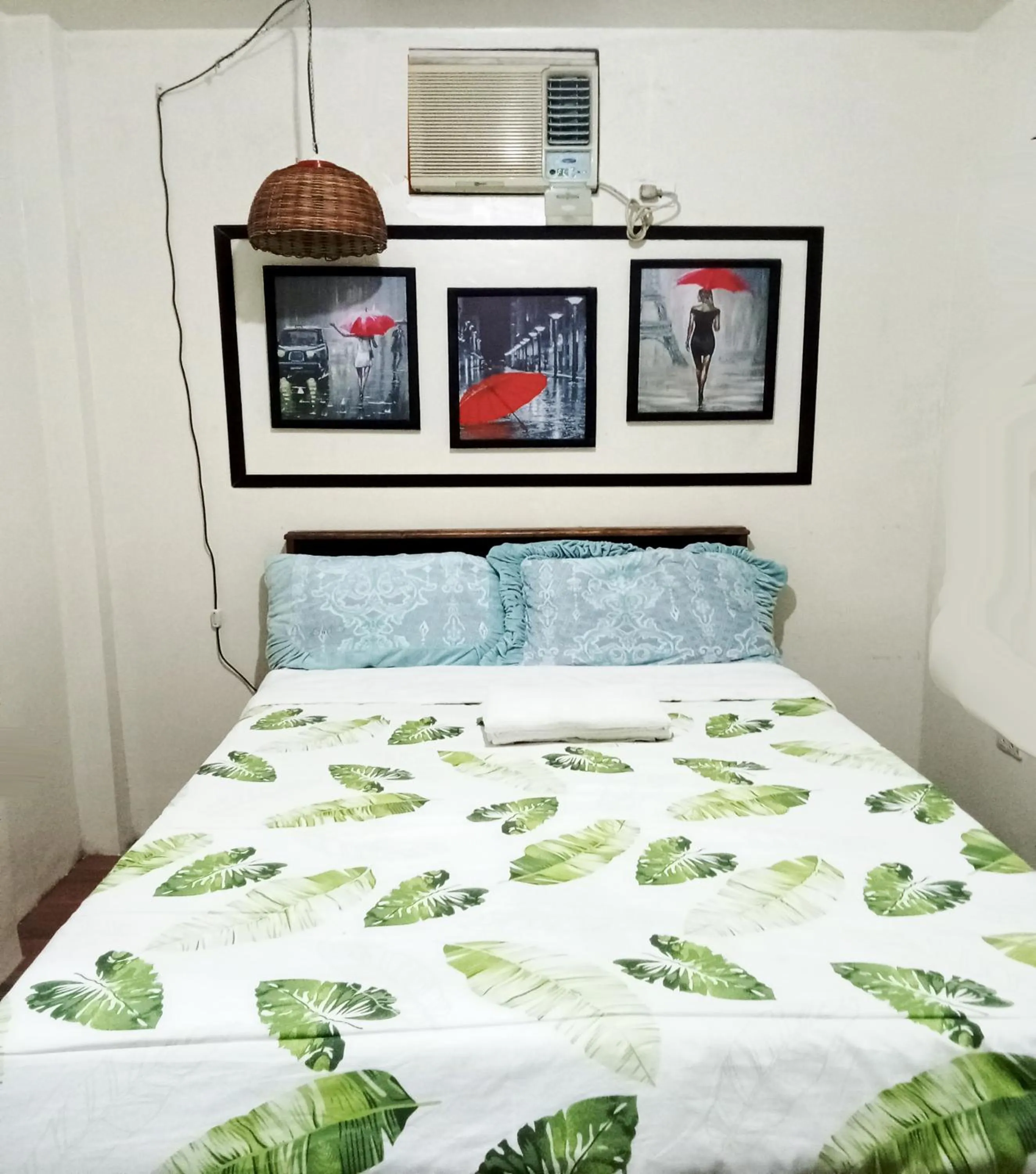 Decorative detail, Bed in Leizel's Bed & Breakfast