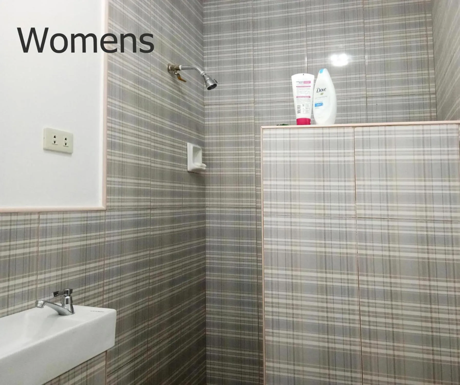 Bathroom in Leizel's Bed & Breakfast