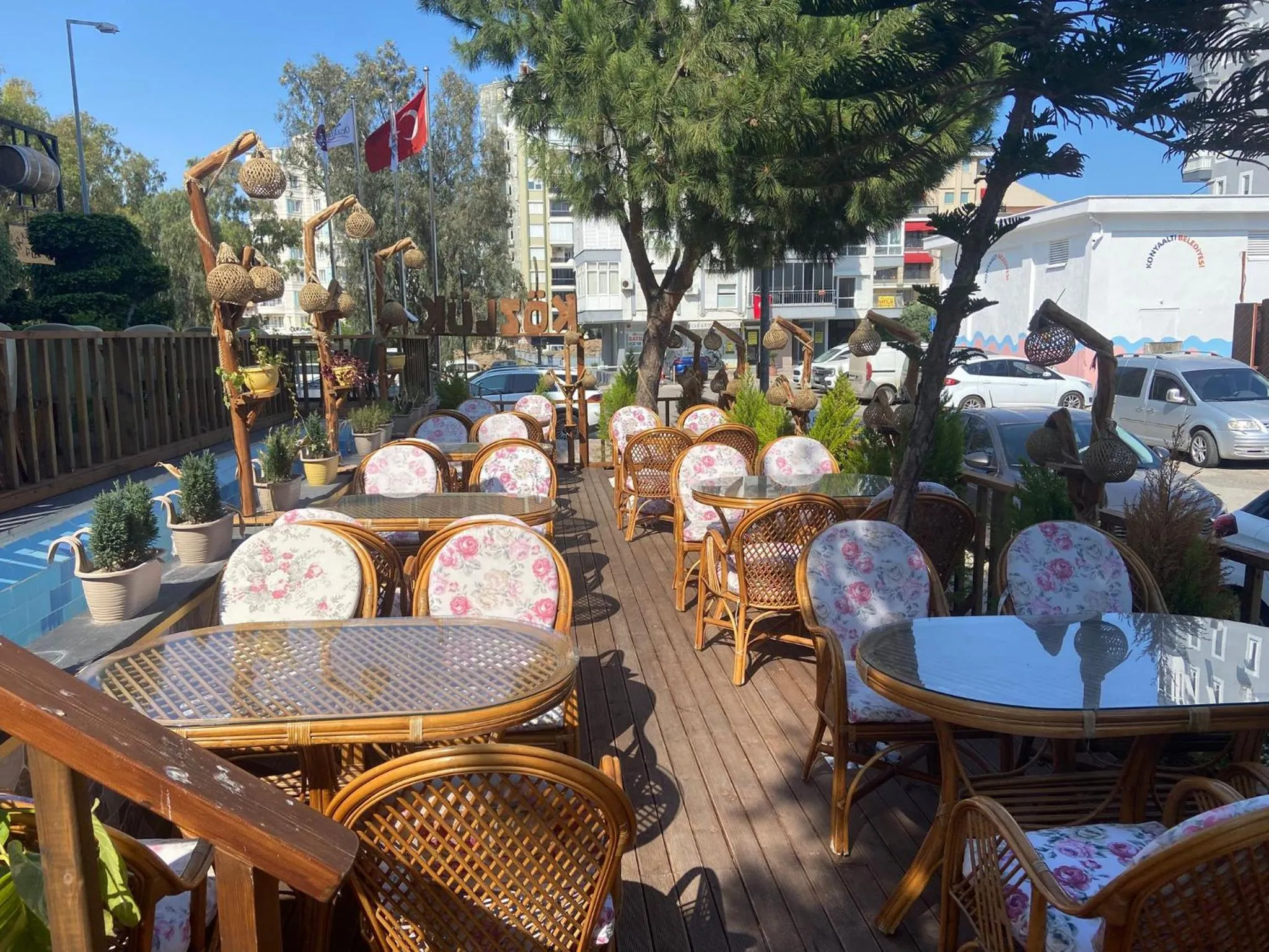 Restaurant/places to eat in Zeynel Hotel