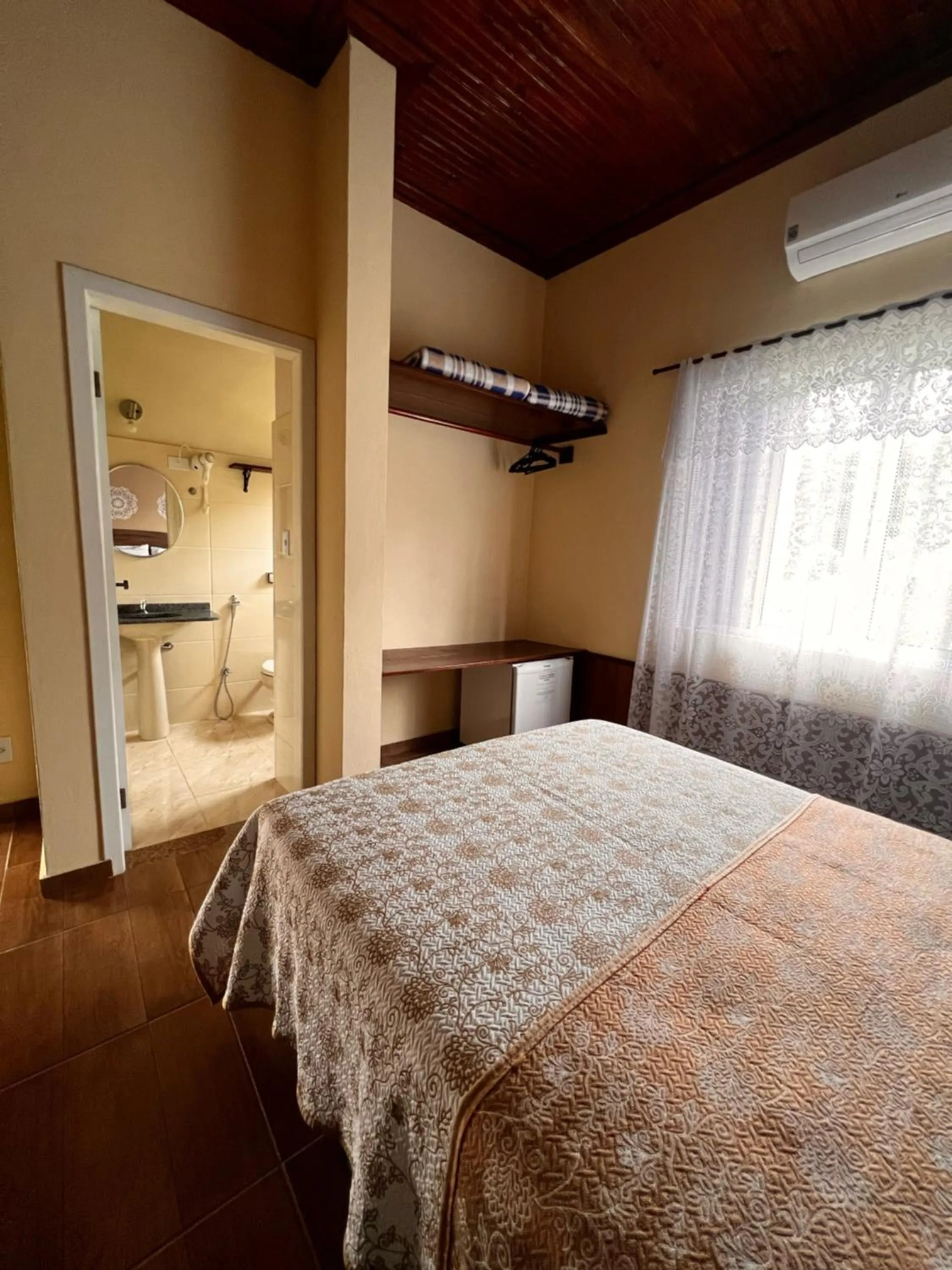 Photo of the whole room, Bed in Pousada Lua Luana