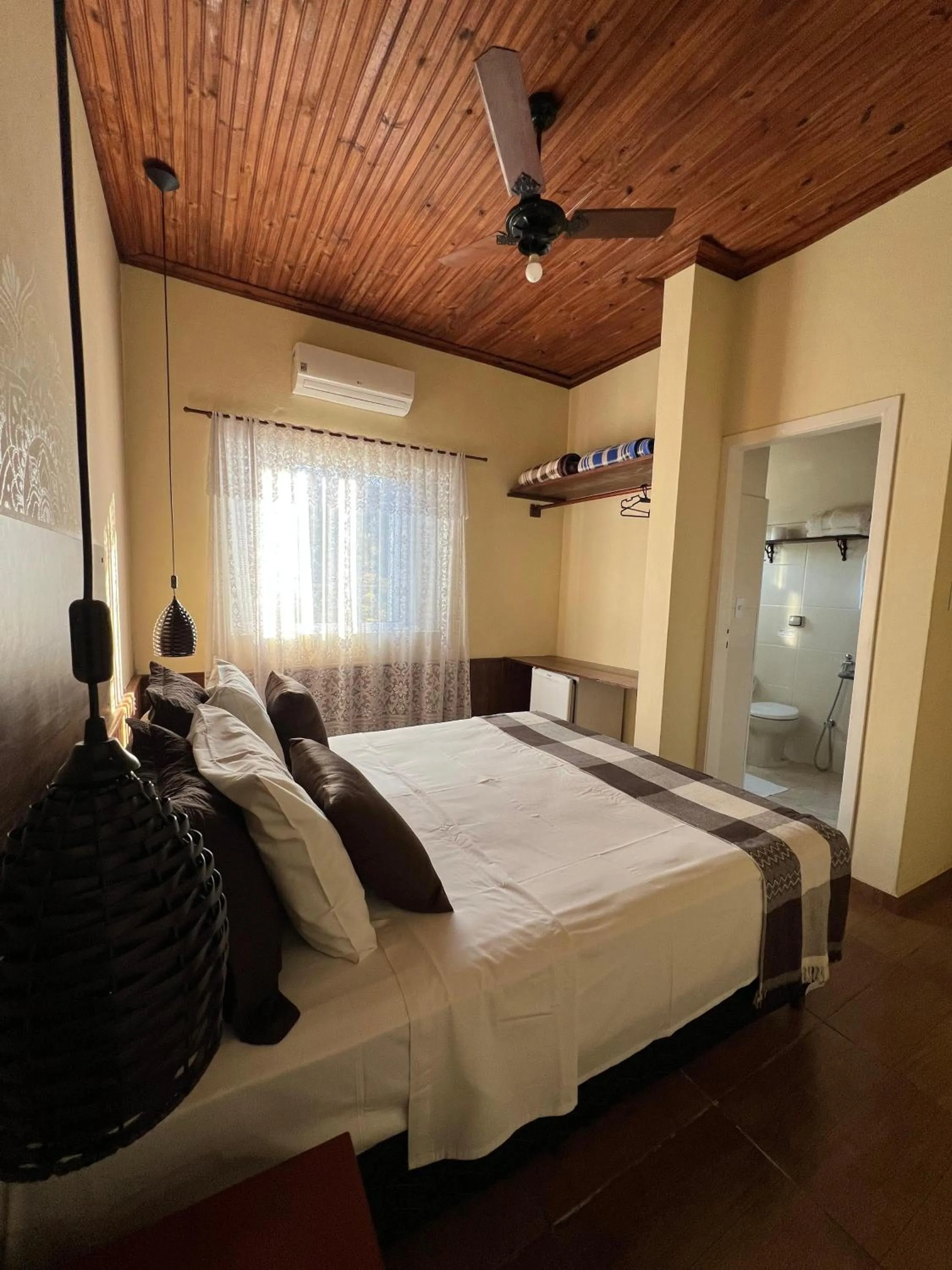 Swimming pool, Bed in Pousada Lua Luana