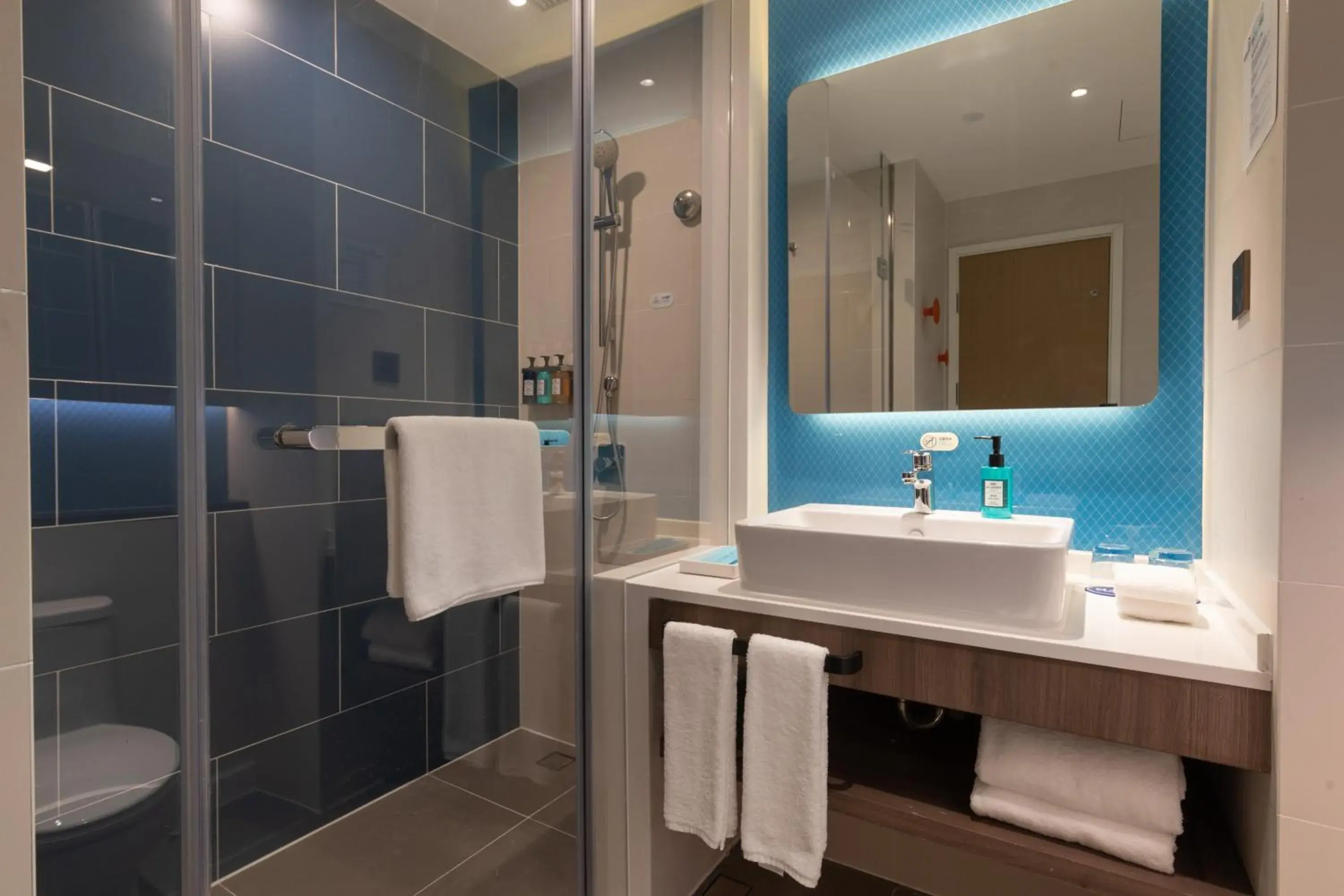 Standard King Room in Holiday Inn Express Kaifeng City Center by IHG Standard King Room in Holiday Inn Express Kaifeng City Center by IHG