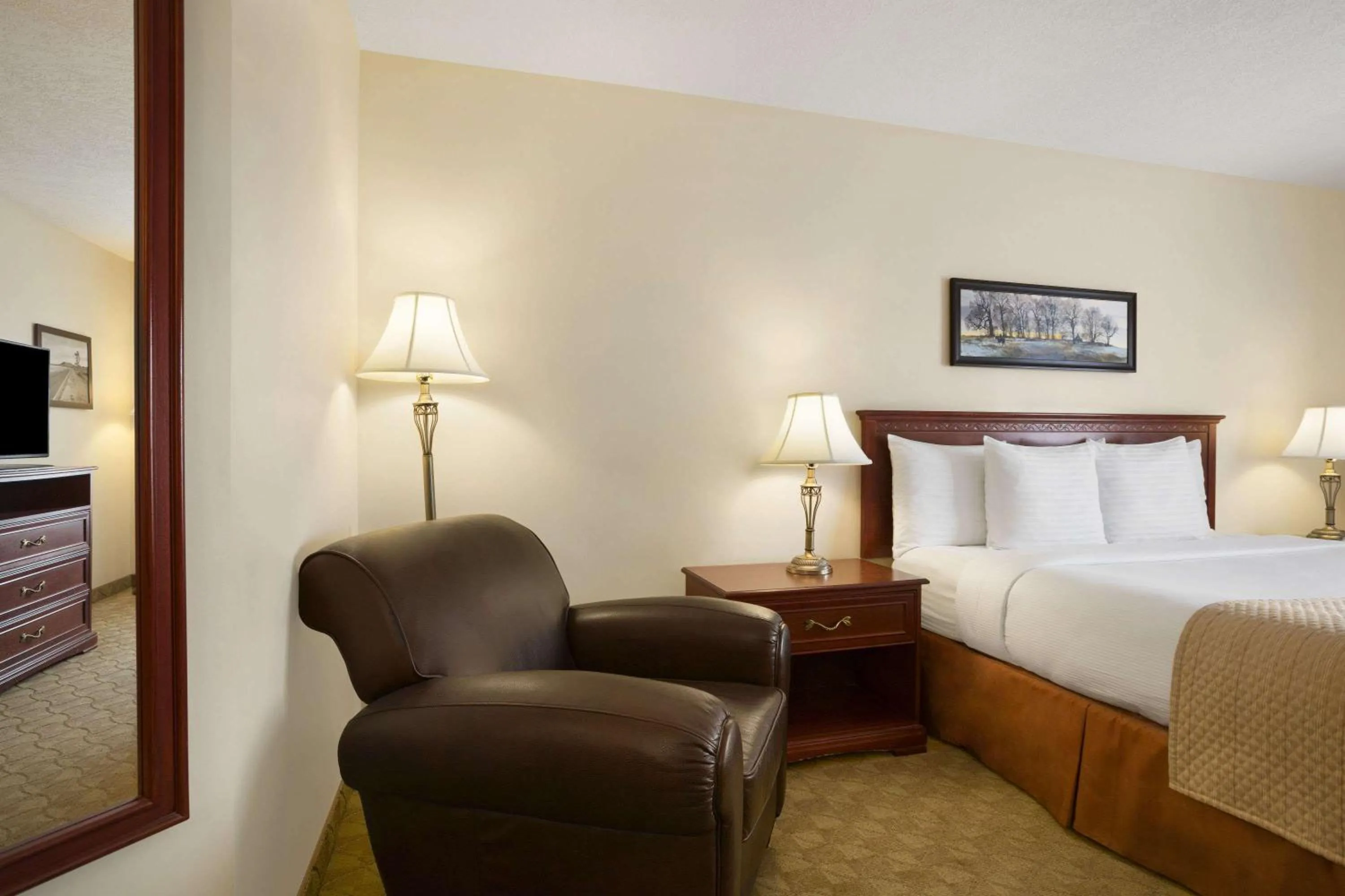 Photo of the whole room, Bed in Days Inn by Wyndham Dawson Creek