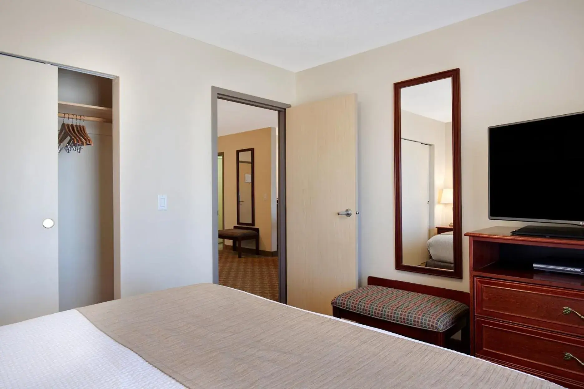 Deluxe King Suite in Days Inn by Wyndham Dawson Creek Deluxe King Suite in Days Inn by Wyndham Dawson Creek