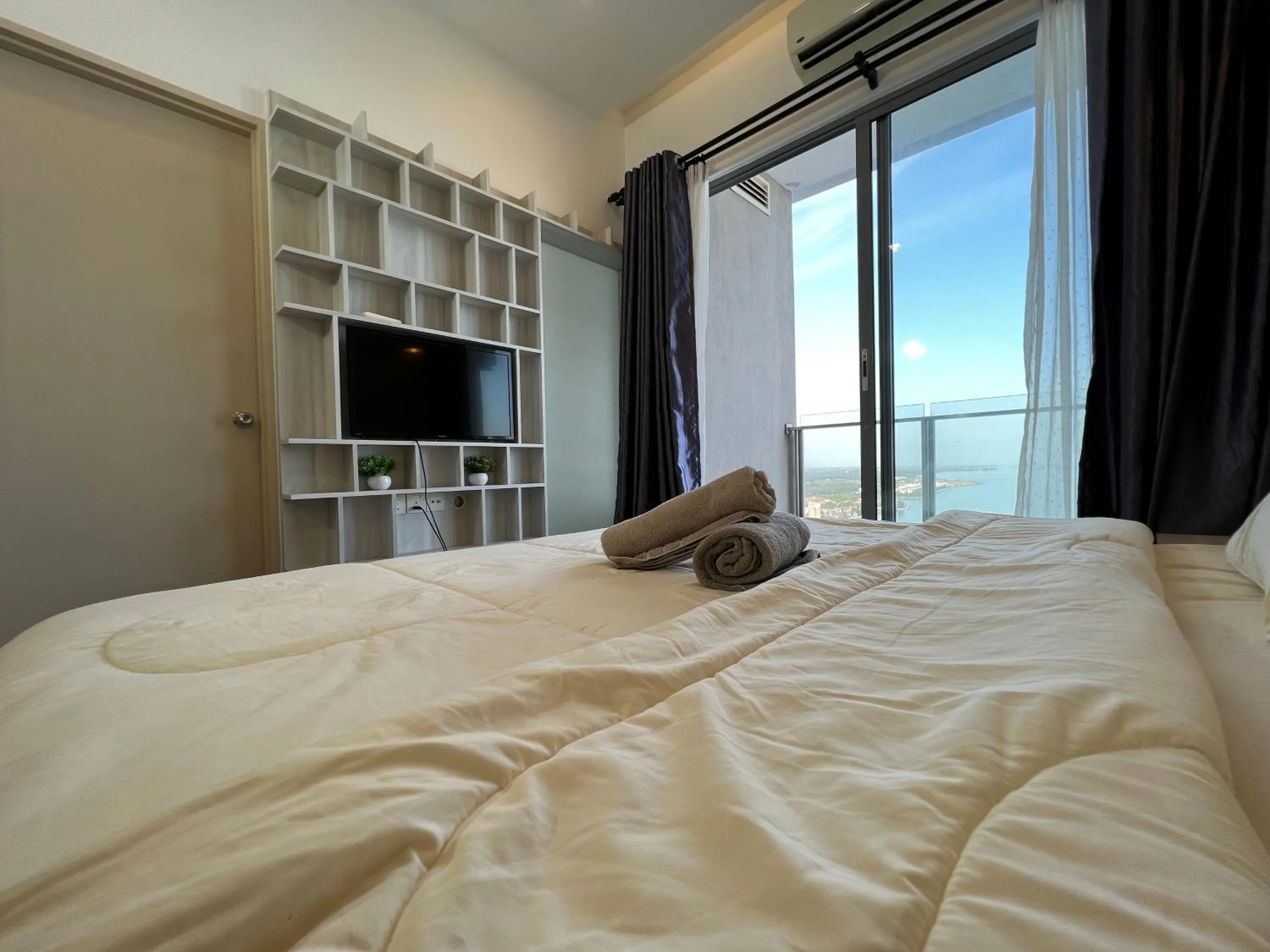 TV and multimedia, Bed in Attic Home Melaka Silverscape Residence & Jonker