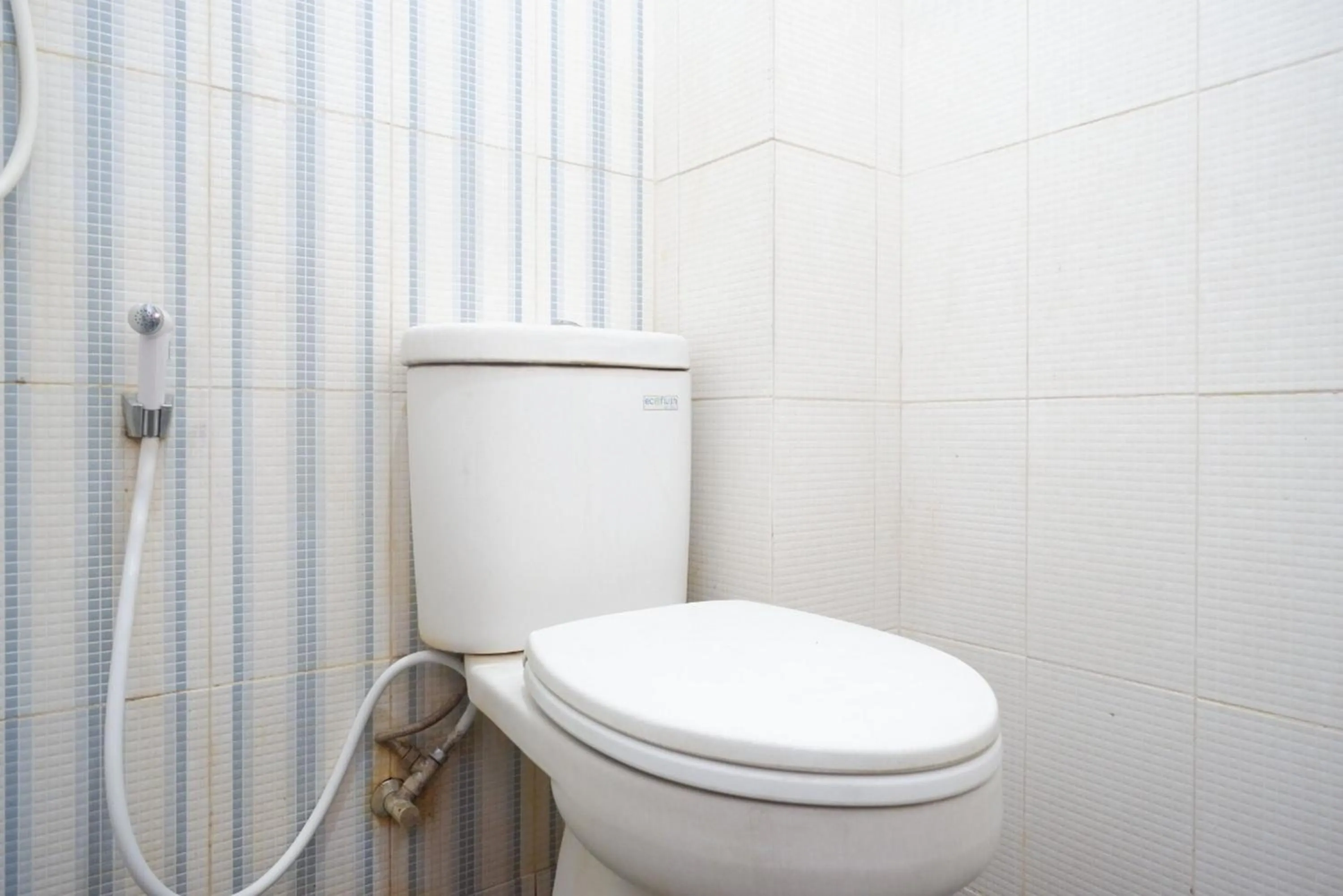 Bathroom in RedDoorz near Affandi Gejayan 2