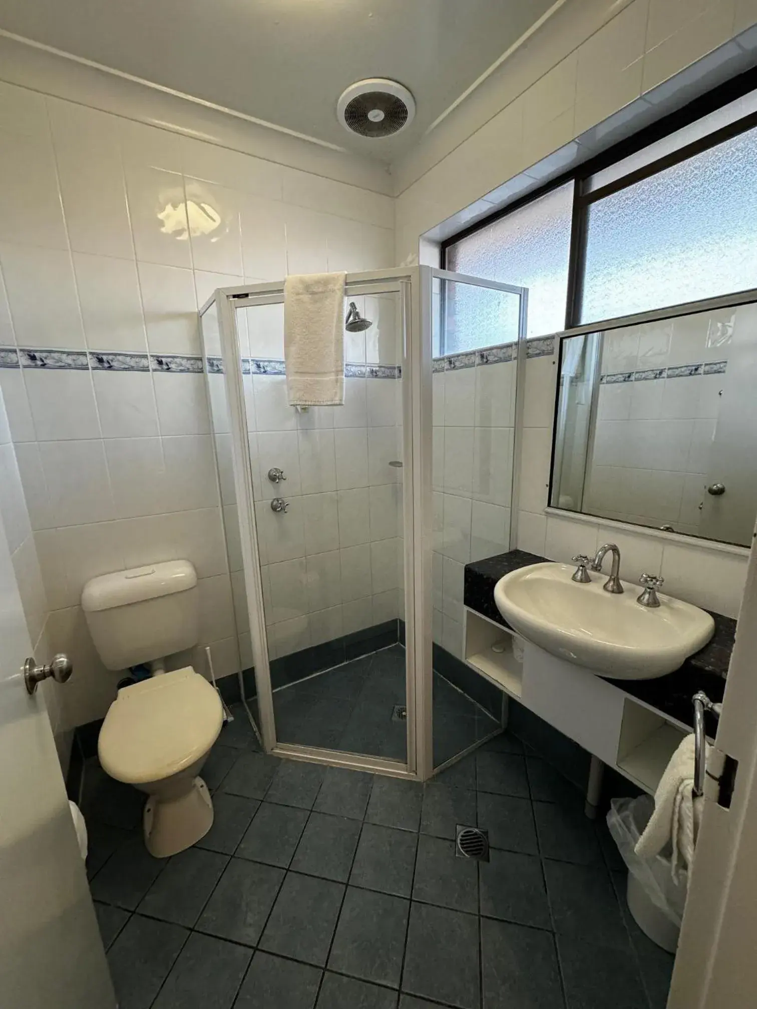 Standard Queen Room in Acacia Motel Standard Queen Room in Acacia Motel