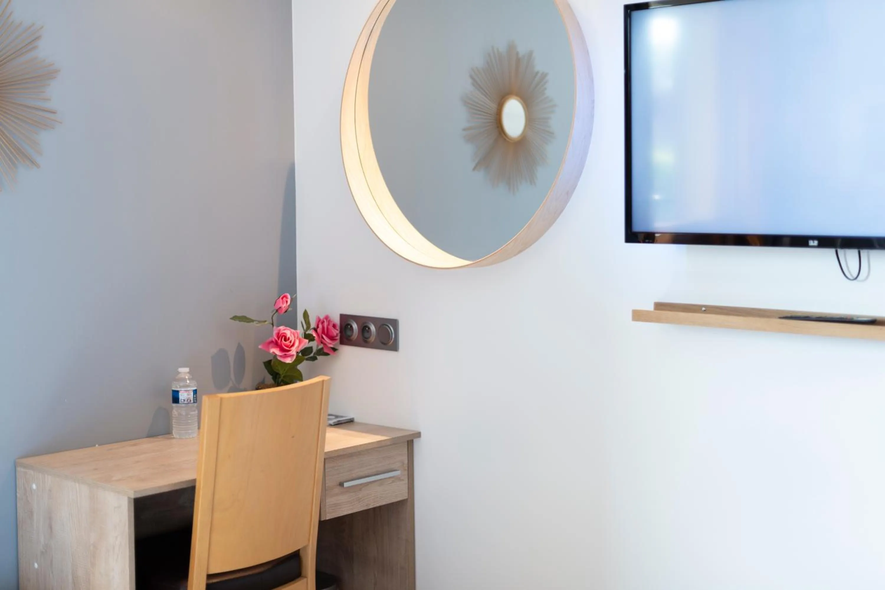 furniture in Hôtel Bagatelle Paris Nord Roissy CDG