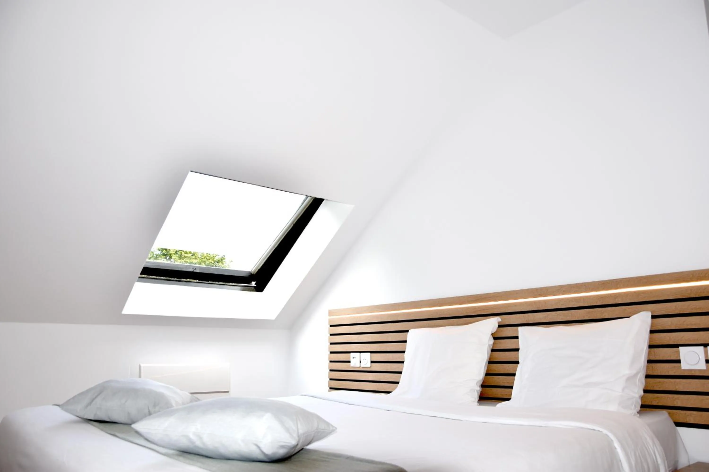 Bed in Hôtel Bagatelle Paris Nord Roissy CDG