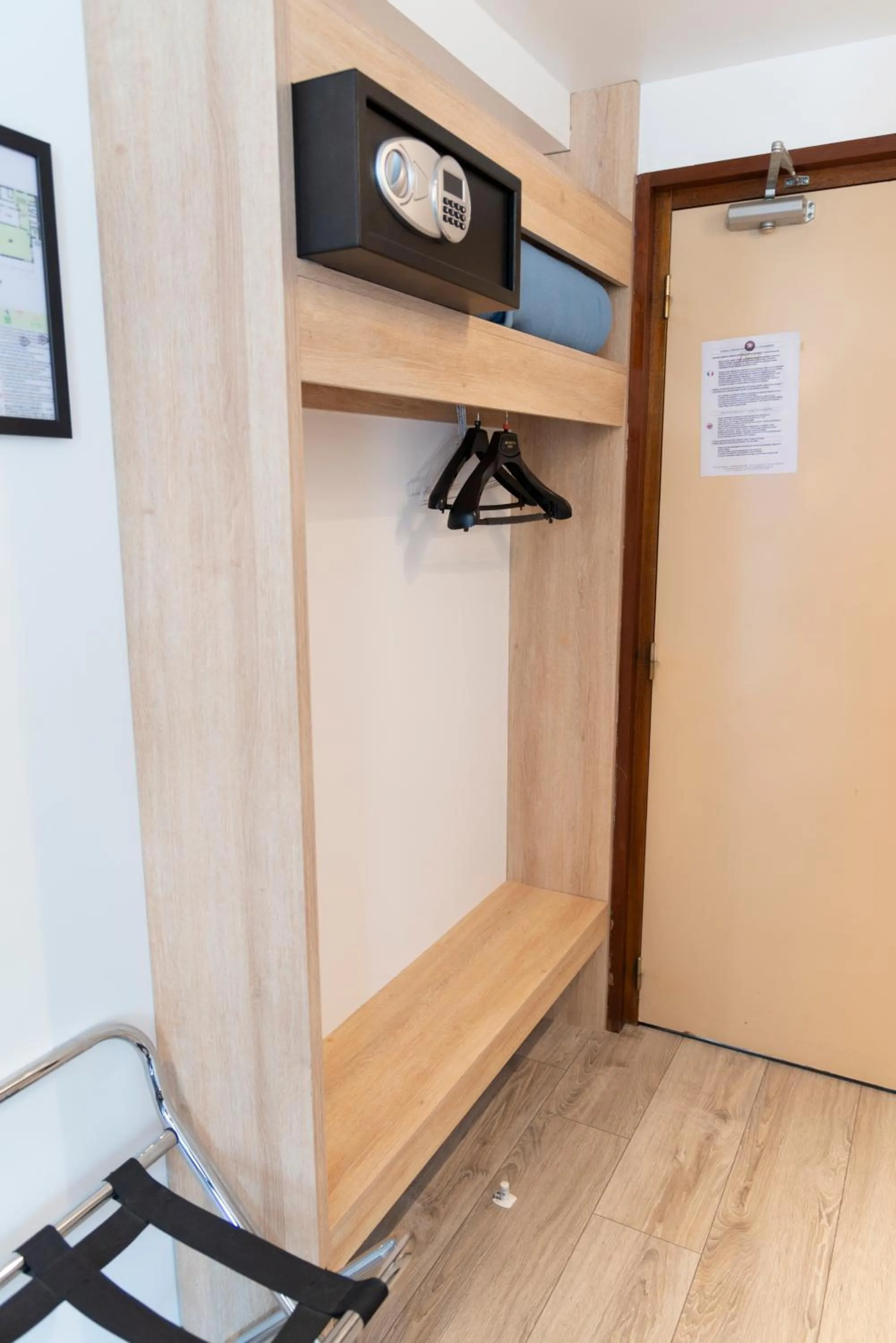 furniture in Hôtel Bagatelle Paris Nord Roissy CDG