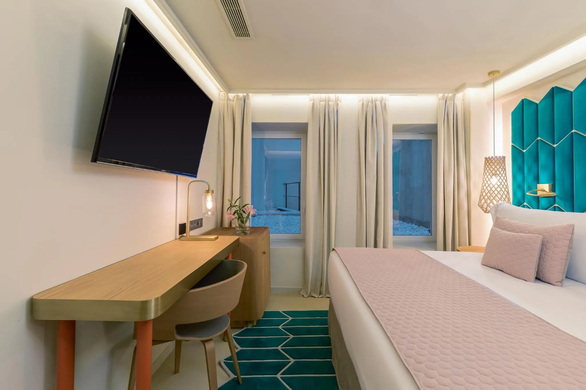 Bed in Room Mate Macarena, Madrid Gran Vía