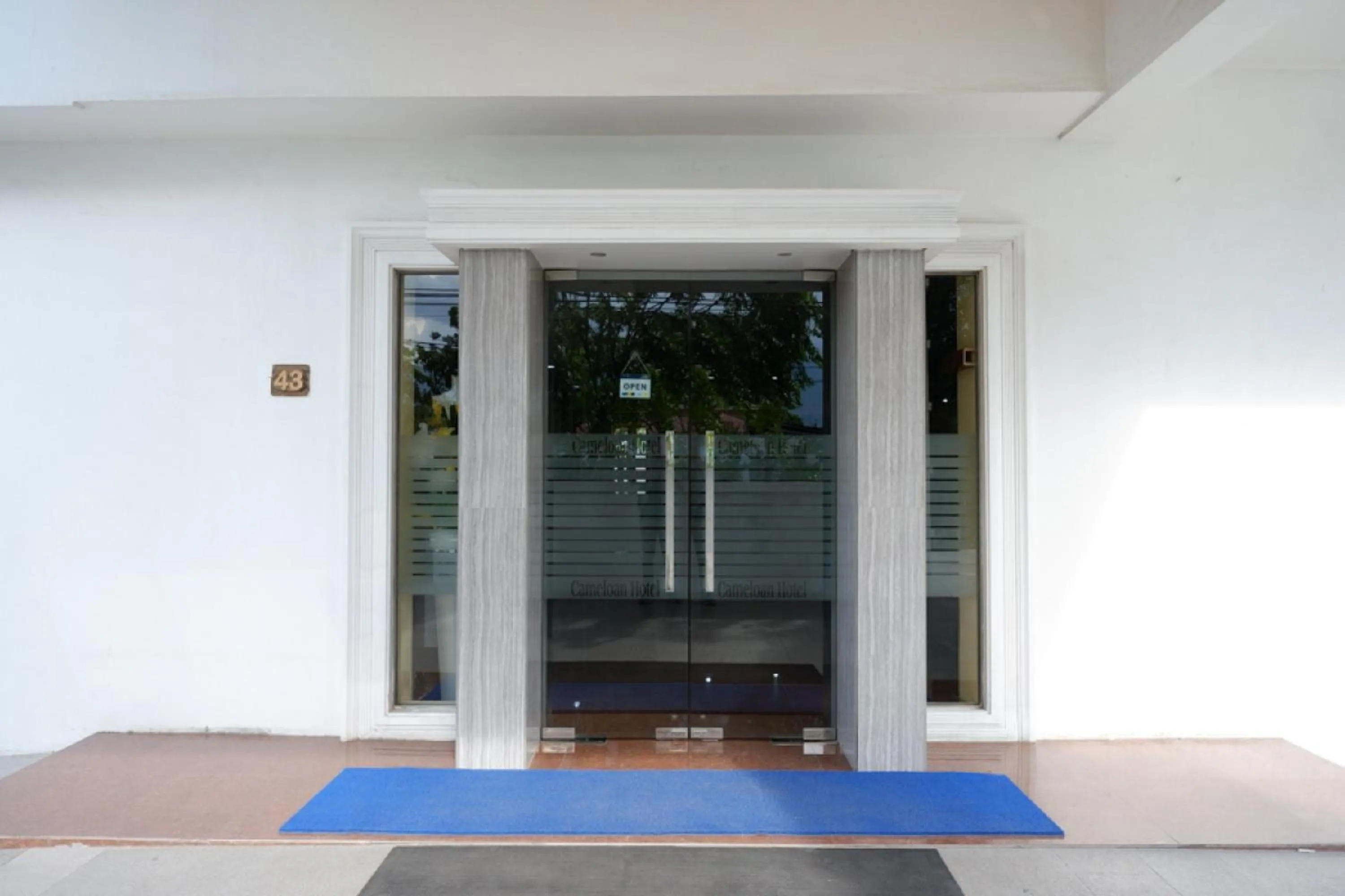 Facade/entrance in RedDoorz Plus @ Cameloan Hotel Palu