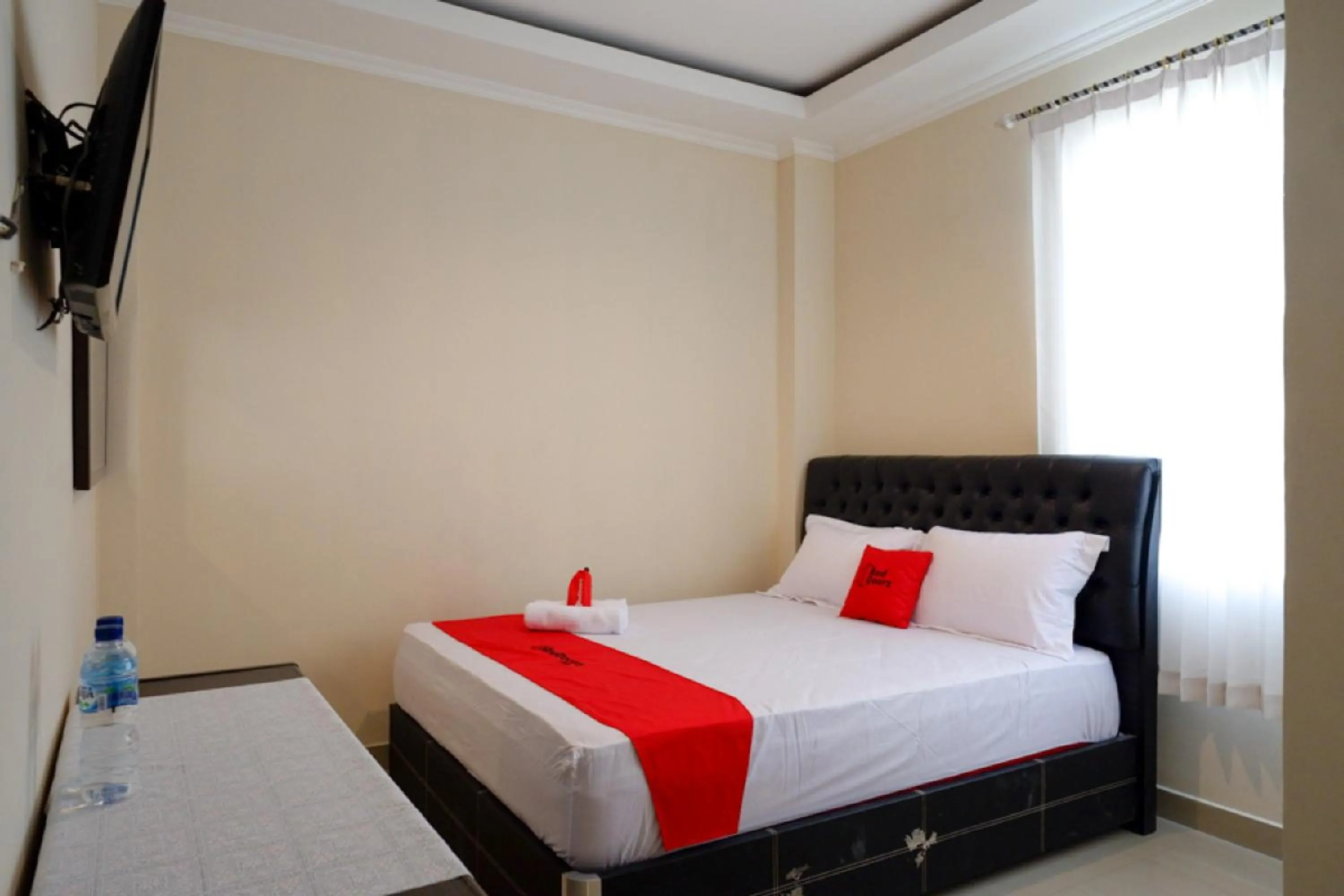 Bed in RedDoorz near Millenium Waterpark Palu