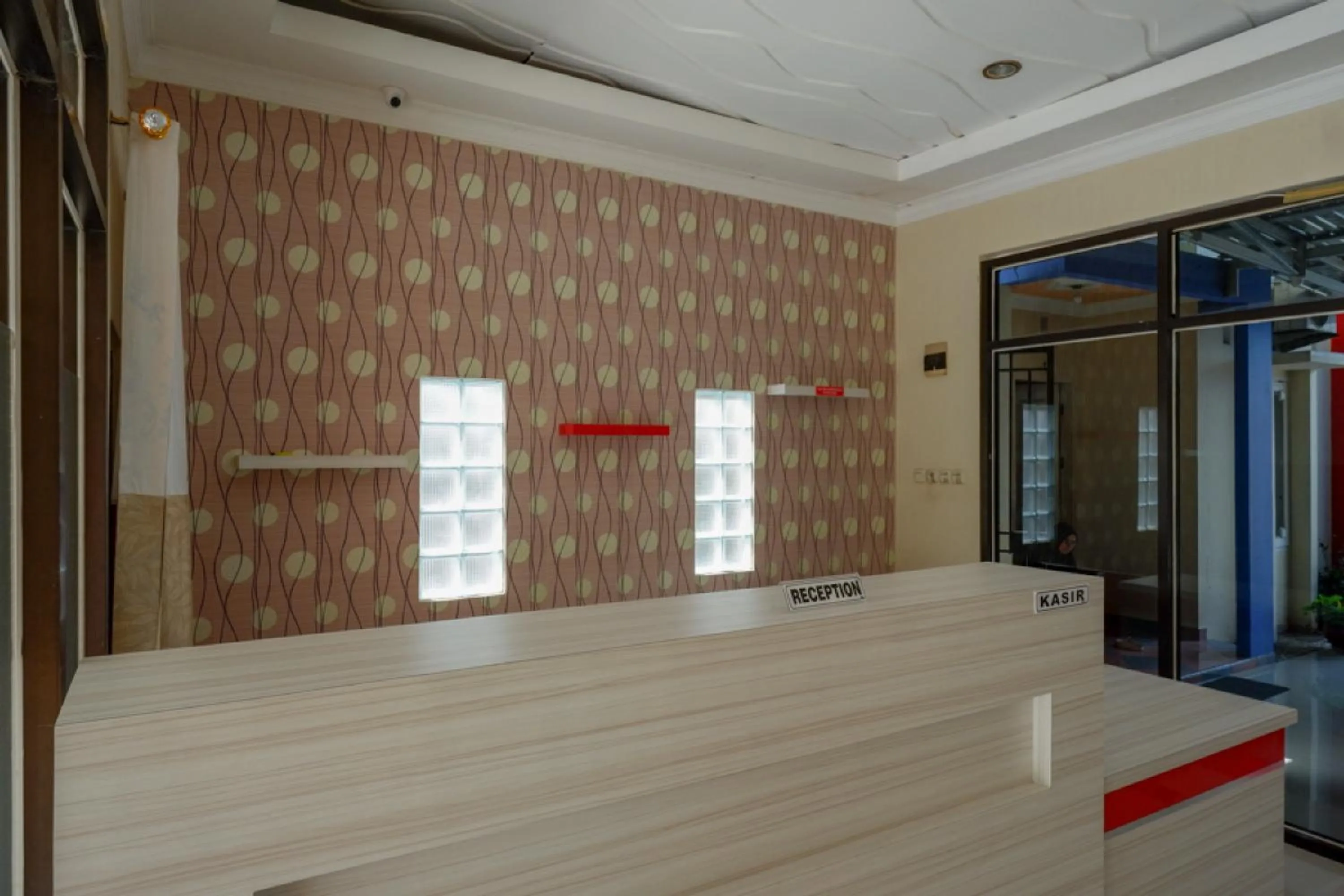 RedDoorz near Millenium Waterpark Palu