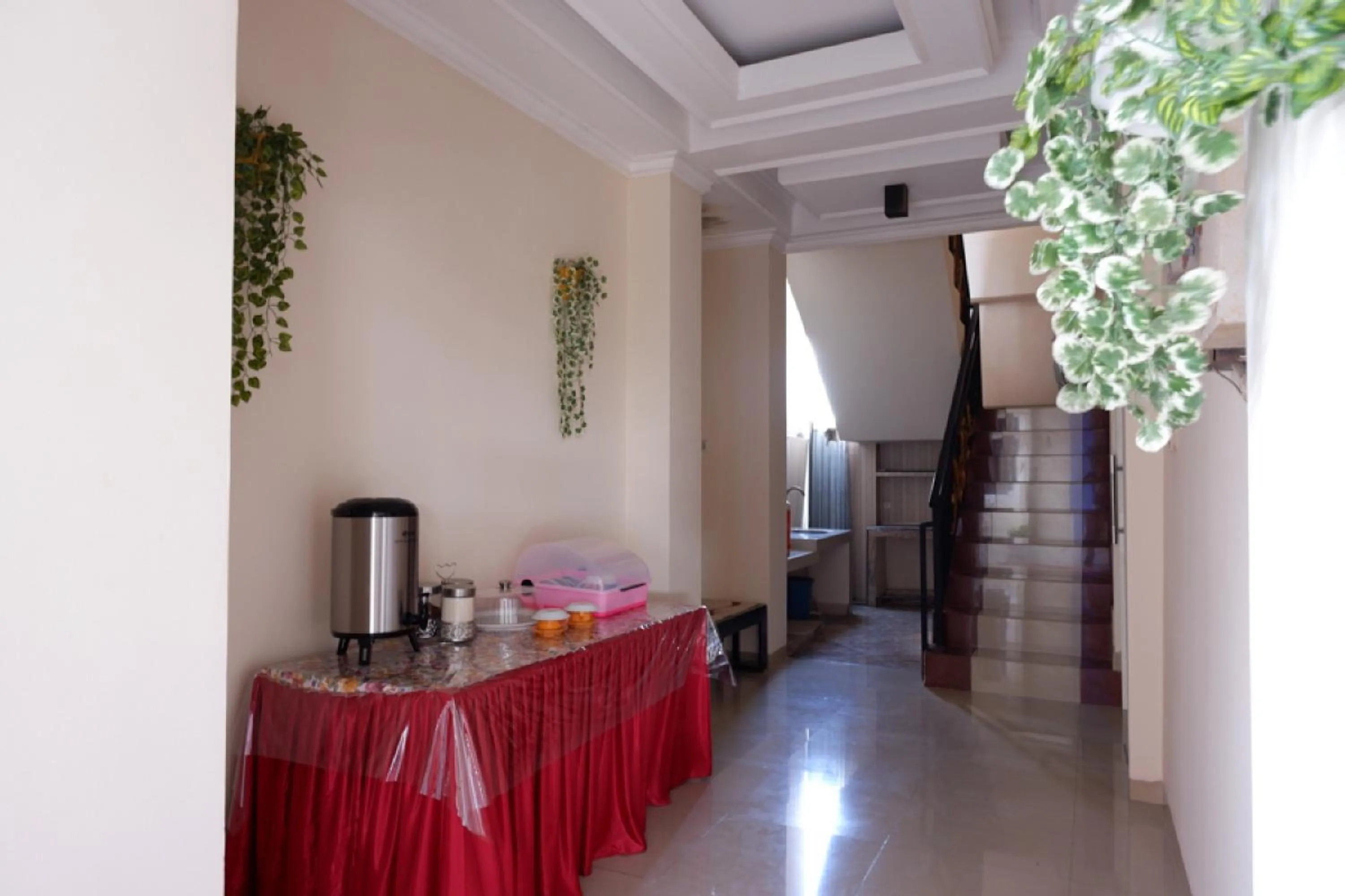 Coffee/tea facilities in RedDoorz near Millenium Waterpark Palu