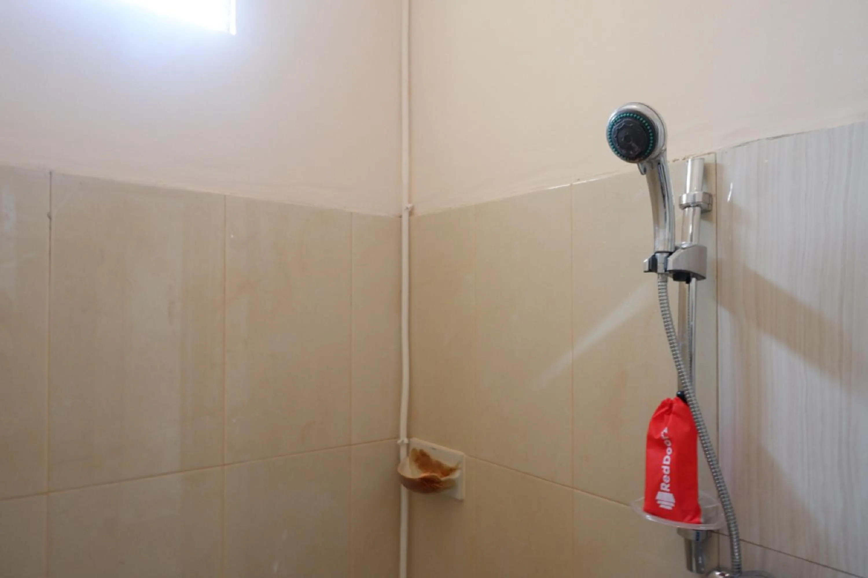 Bathroom in RedDoorz near Millenium Waterpark Palu