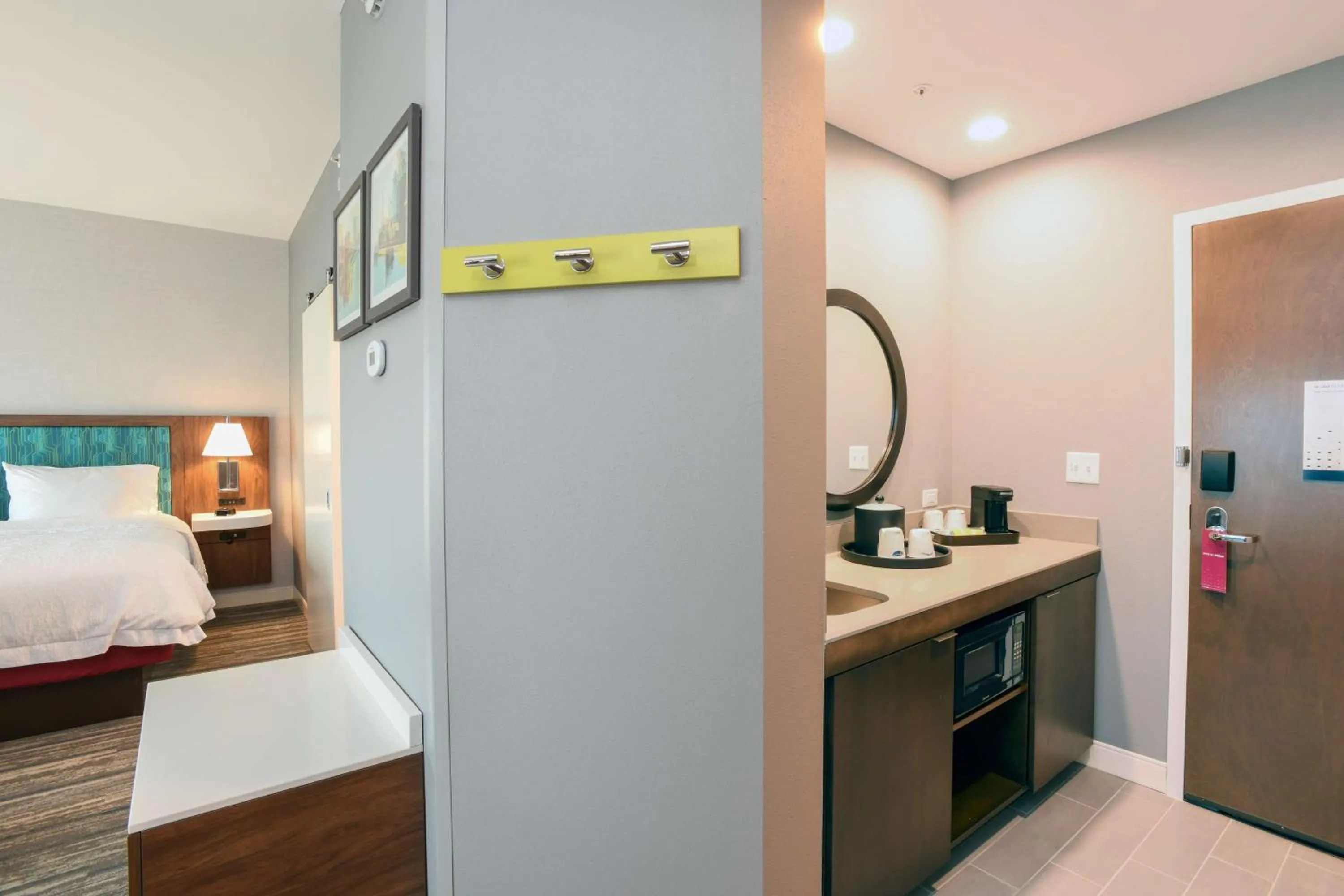 Photo of the whole room, Bed in Hampton Inn & Suites Cincinnati Liberty Township