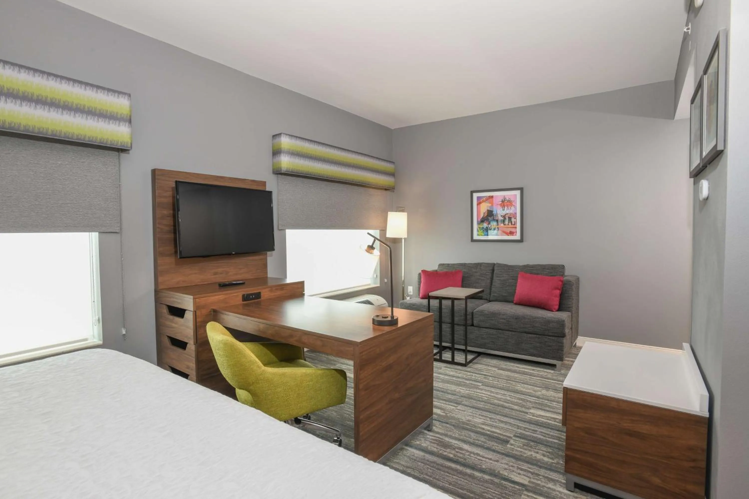 Bedroom, Bed in Hampton Inn & Suites Cincinnati Liberty Township