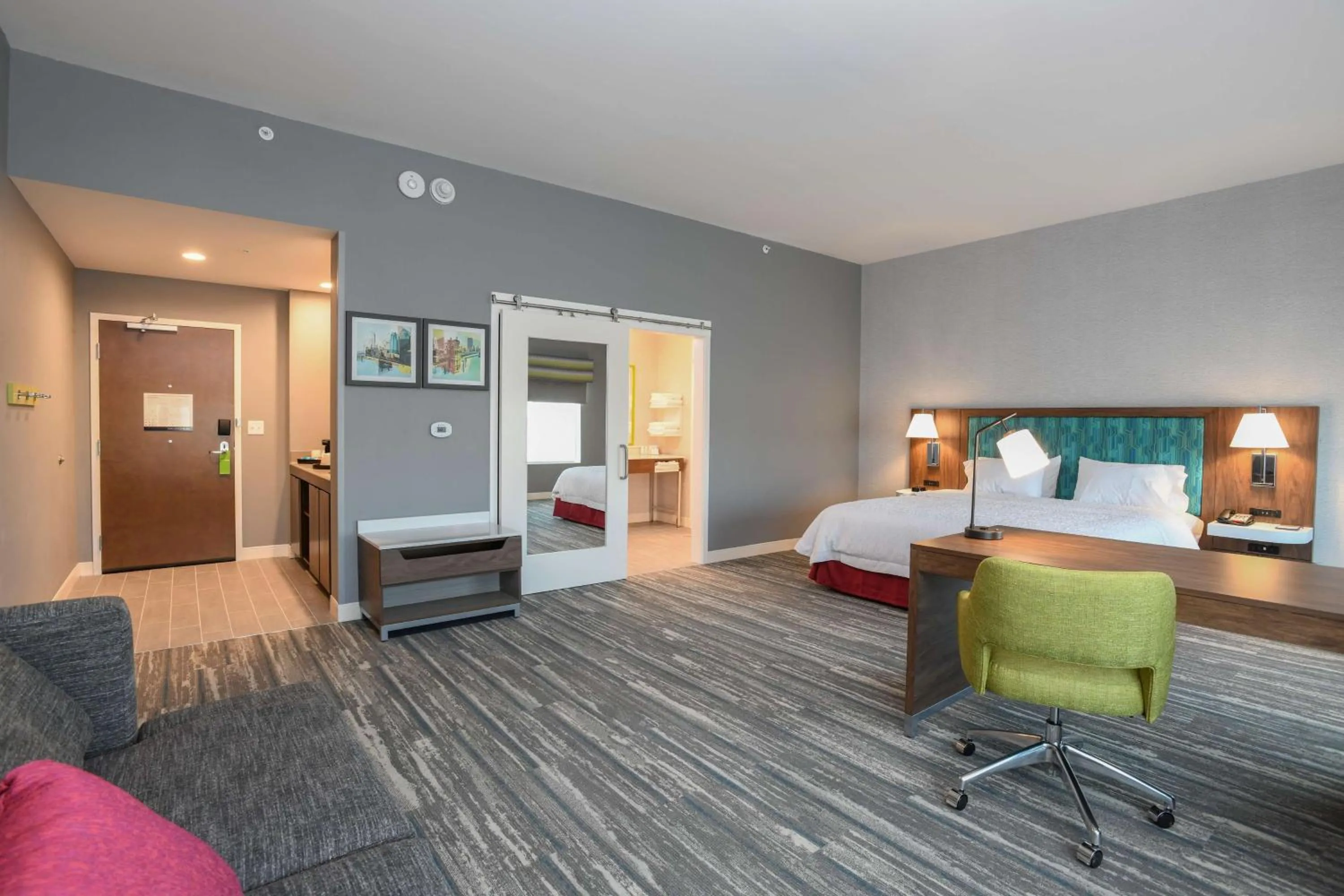 Bedroom, Bed in Hampton Inn & Suites Cincinnati Liberty Township