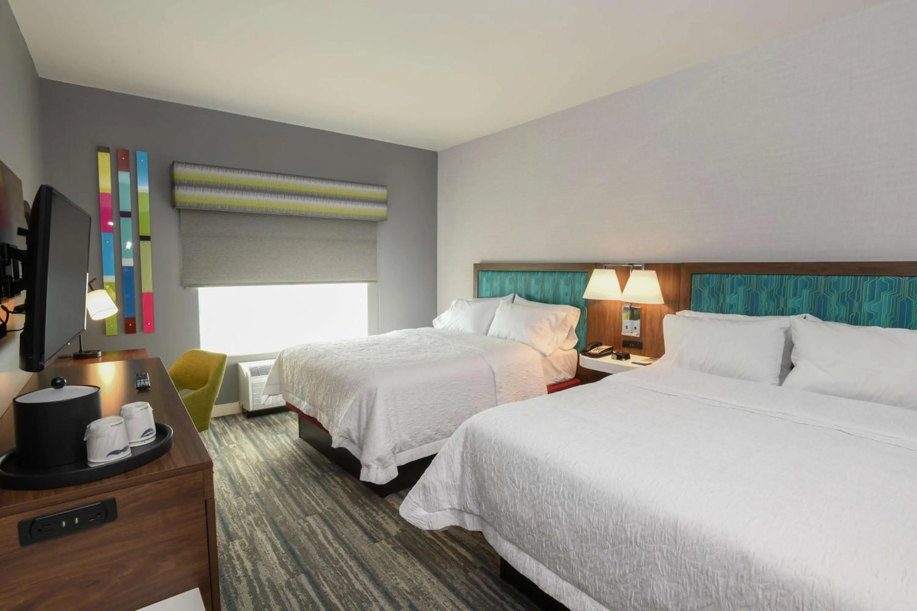 Bedroom, Bed in Hampton Inn & Suites Cincinnati Liberty Township