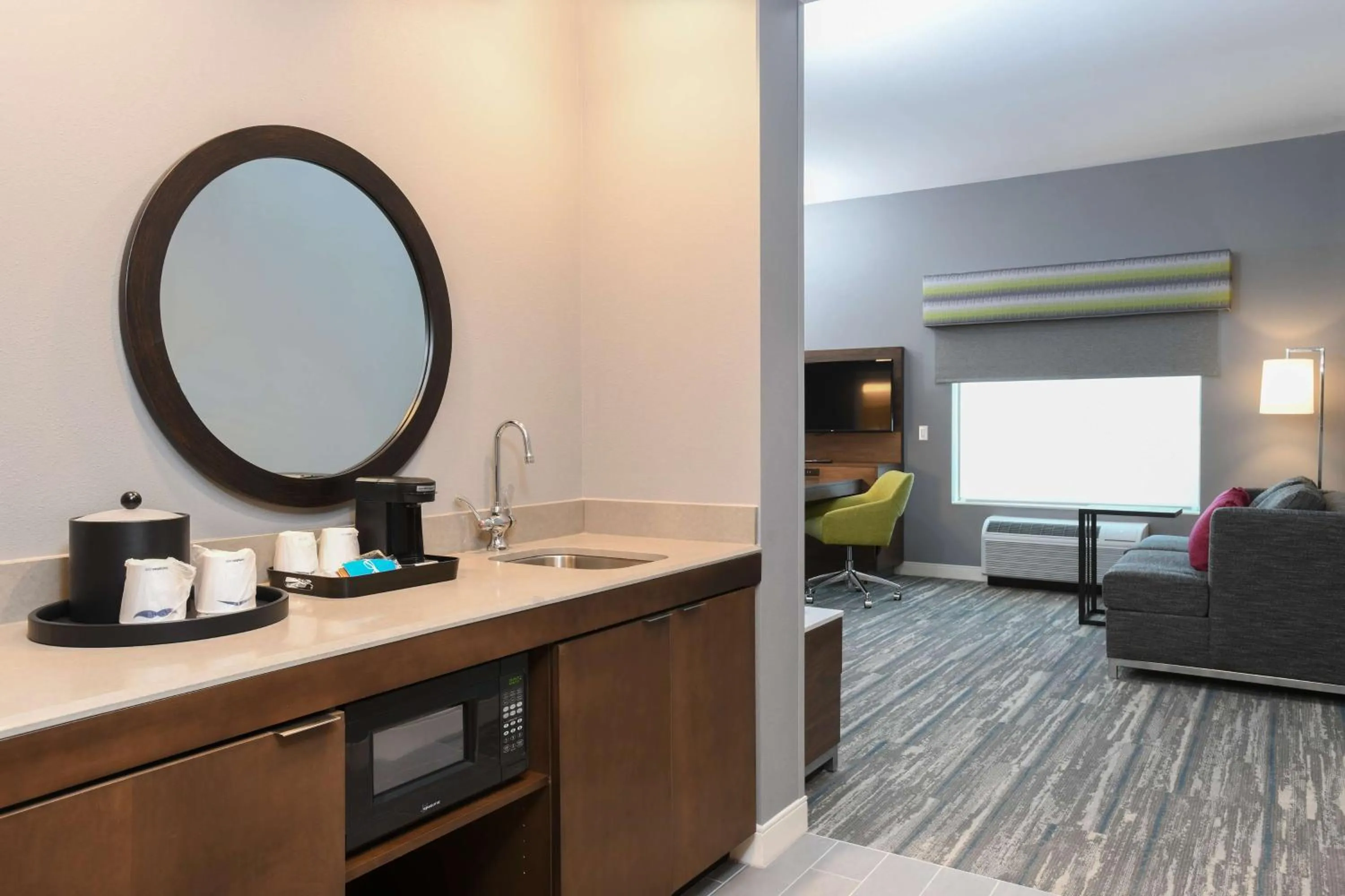 Bedroom in Hampton Inn & Suites Cincinnati Liberty Township