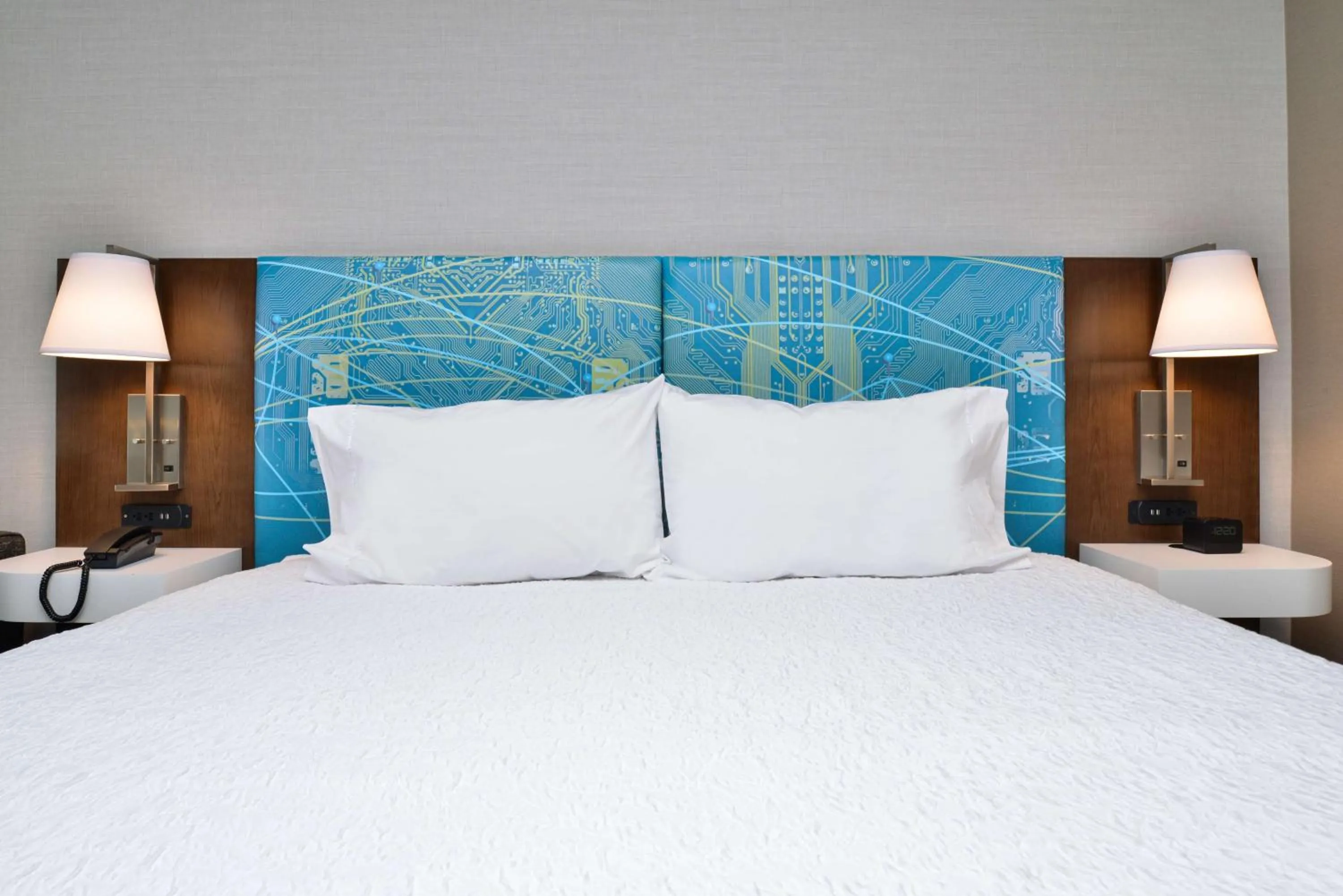 Bed in Hampton Inn & Suites Adrian, Mi