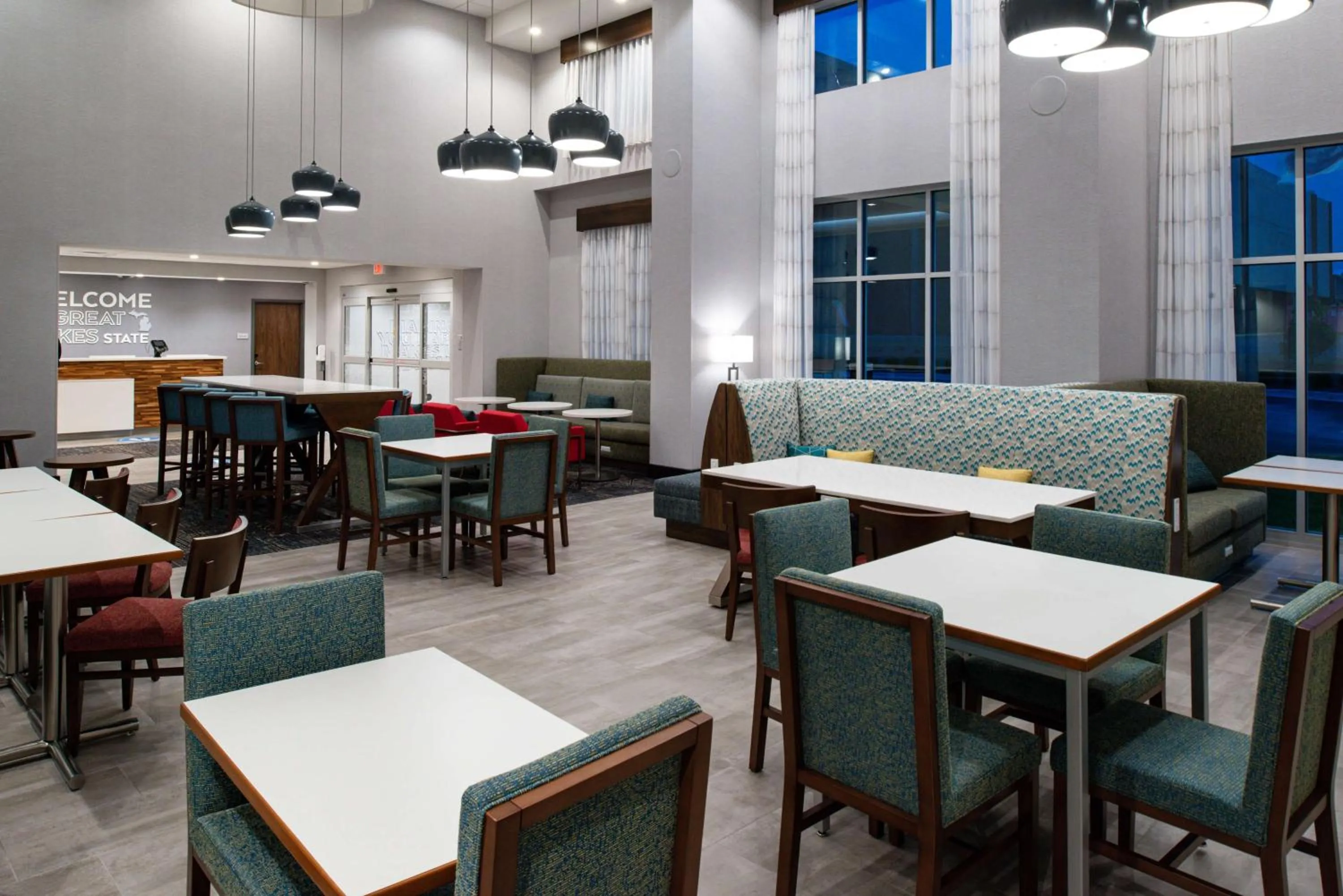 Breakfast in Hampton Inn & Suites Adrian, Mi