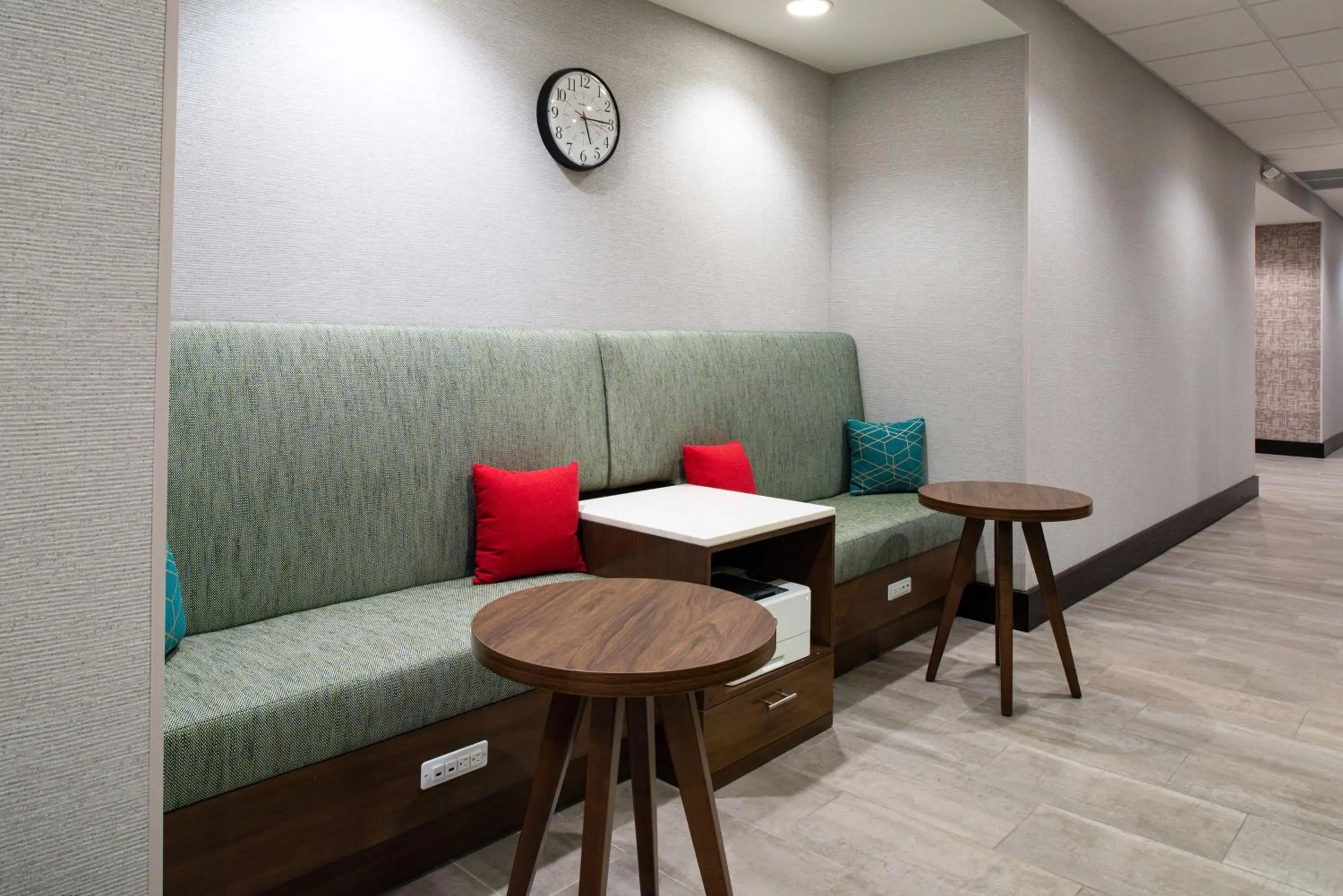 Business facilities in Hampton Inn & Suites Adrian, Mi