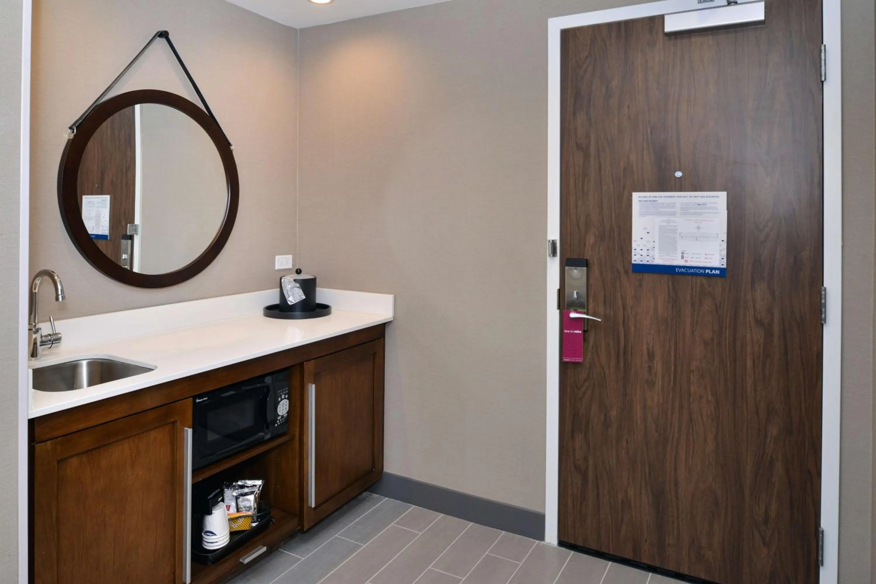 Photo of the whole room in Hampton Inn & Suites Adrian, Mi