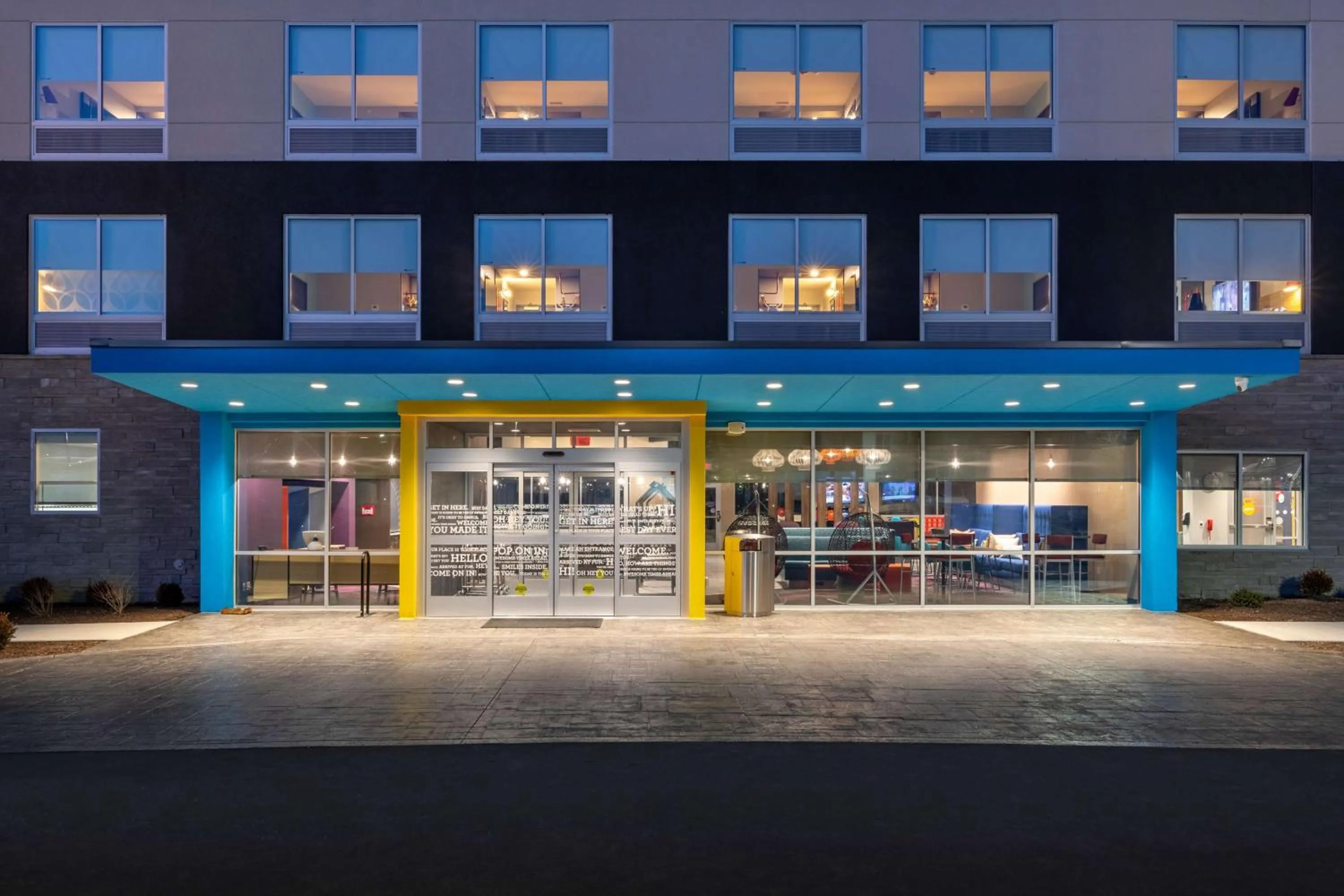 Property building in Tru By Hilton Sharonville, OH